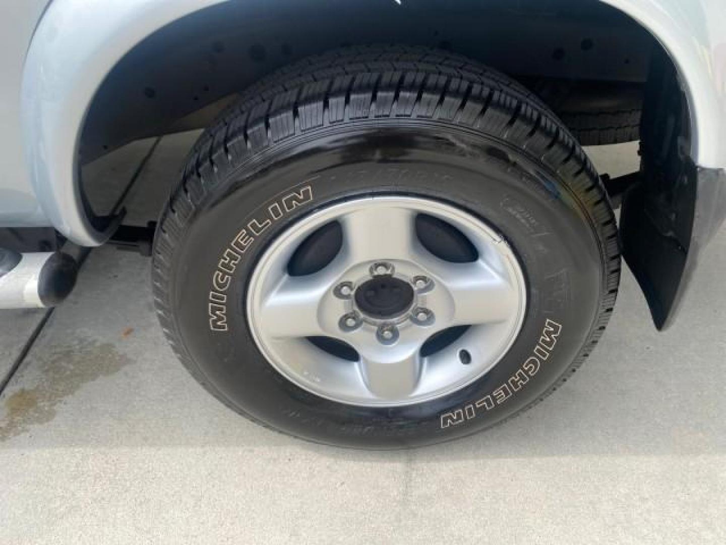 2000 Silver Ice Metallic /Gray Nissan Frontier 2WD SE 1 OWNER V6 AC NICE (1N6ED26T0YC) with an 3.3L SOHC SMPI V6 Engine engine, Automatic transmission, located at 4701 North Dixie Hwy, Pompano Beach, FL, 33064, (954) 422-2889, 26.240938, -80.123474 - OUR WEBPAGE FLORIDACARS1.COM HAS OVER 100 PHOTOS AND FREE CARFAX LINK 2000 NISSAN FRONTIER XE DESERT RUNNER VIN: 1N6ED26T0YC315234 1 N 6 E D 2 6 T 0 Y C 3 1 5 2 3 4 CLUB CAB PICKUP 3.3L V6 F SOHC 12V GASOLINE REAR WHEEL DRIVE Top Features Alloy Wheels Cloth Seats Running Boards Sport Package Sunroof - Photo#80