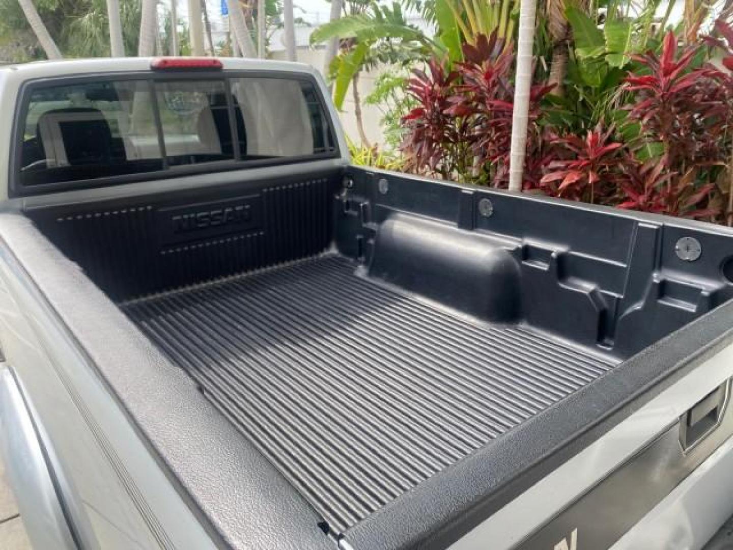 2000 Silver Ice Metallic /Gray Nissan Frontier 2WD SE 1 OWNER V6 AC NICE (1N6ED26T0YC) with an 3.3L SOHC SMPI V6 Engine engine, Automatic transmission, located at 4701 North Dixie Hwy, Pompano Beach, FL, 33064, (954) 422-2889, 26.240938, -80.123474 - OUR WEBPAGE FLORIDACARS1.COM HAS OVER 100 PHOTOS AND FREE CARFAX LINK 2000 NISSAN FRONTIER XE DESERT RUNNER VIN: 1N6ED26T0YC315234 1 N 6 E D 2 6 T 0 Y C 3 1 5 2 3 4 CLUB CAB PICKUP 3.3L V6 F SOHC 12V GASOLINE REAR WHEEL DRIVE Top Features Alloy Wheels Cloth Seats Running Boards Sport Package Sunroof - Photo#82