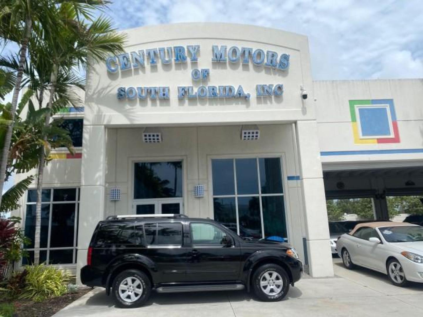 2008 Super Black Metallic /Cafe Latte Nissan Pathfinder 4X4 SE 1 OWNER LOW MILES 52,889 (5N1AR18B58C) with an 4.0L DOHC 24-Valve V6 Engine engine, Automatic transmission, located at 4701 North Dixie Hwy, Pompano Beach, FL, 33064, (954) 422-2889, 26.240938, -80.123474 - OUR WEBPAGE FLORIDACARS1.COM HAS OVER 100 PHOTOS AND FREE CARFAX LINK 2008 NISSAN PATHFINDER S VIN: 5N1AR18B58C629944 5 N 1 A R 1 8 B 5 8 C 6 2 9 9 4 4 4 DOOR WAGON/SPORT UTILITY 4.0L V6 F DOHC 24V GASOLINE ALL WHEEL DRIVE Top Features 4WD/AWD Alloy Wheels BOSE Sound System Cloth Seats Fold-Away Thi - Photo#0