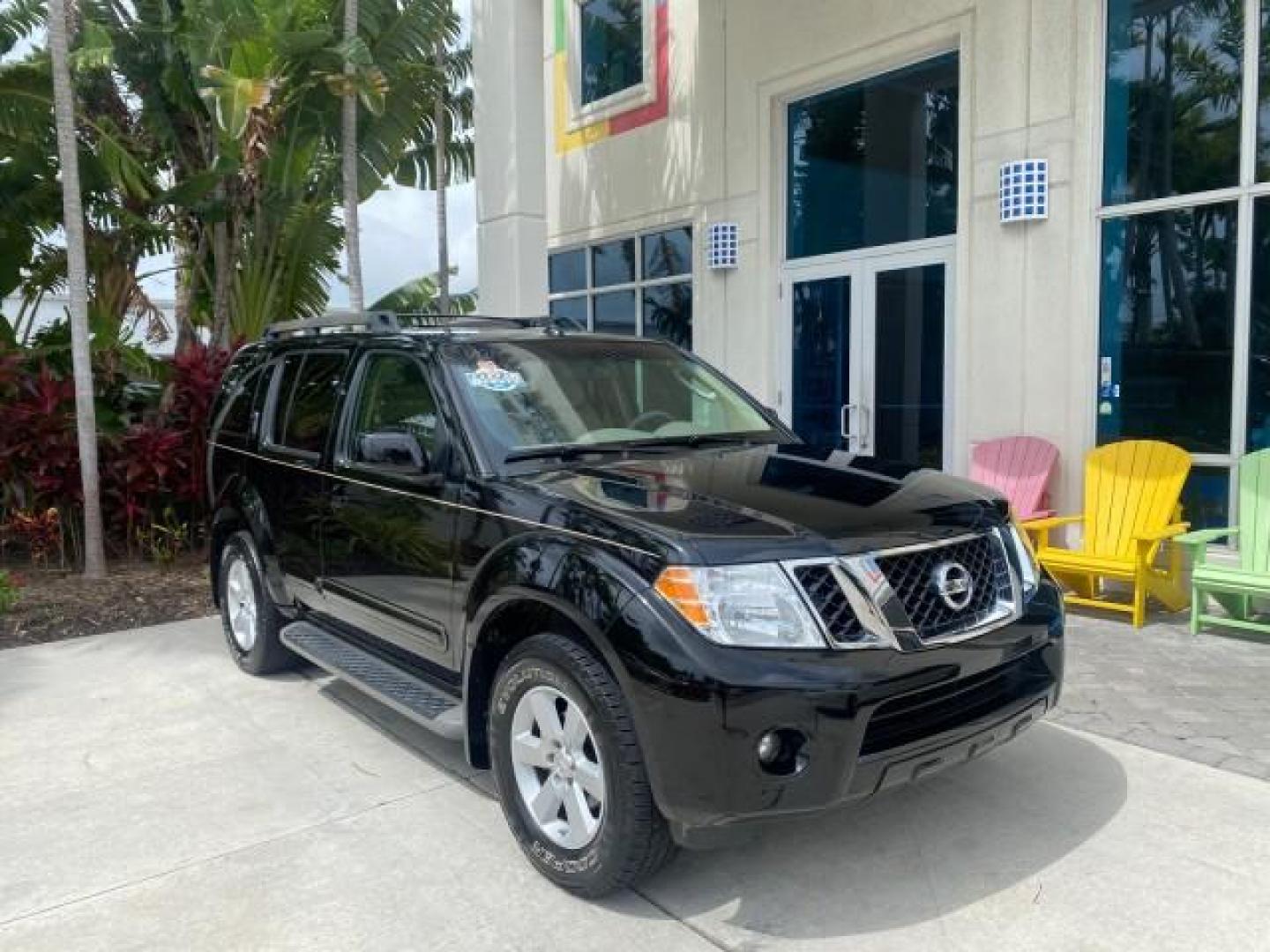 2008 Super Black Metallic /Cafe Latte Nissan Pathfinder 4X4 SE 1 OWNER LOW MILES 52,889 (5N1AR18B58C) with an 4.0L DOHC 24-Valve V6 Engine engine, Automatic transmission, located at 4701 North Dixie Hwy, Pompano Beach, FL, 33064, (954) 422-2889, 26.240938, -80.123474 - OUR WEBPAGE FLORIDACARS1.COM HAS OVER 100 PHOTOS AND FREE CARFAX LINK 2008 NISSAN PATHFINDER S VIN: 5N1AR18B58C629944 5 N 1 A R 1 8 B 5 8 C 6 2 9 9 4 4 4 DOOR WAGON/SPORT UTILITY 4.0L V6 F DOHC 24V GASOLINE ALL WHEEL DRIVE Top Features 4WD/AWD Alloy Wheels BOSE Sound System Cloth Seats Fold-Away Thi - Photo#1
