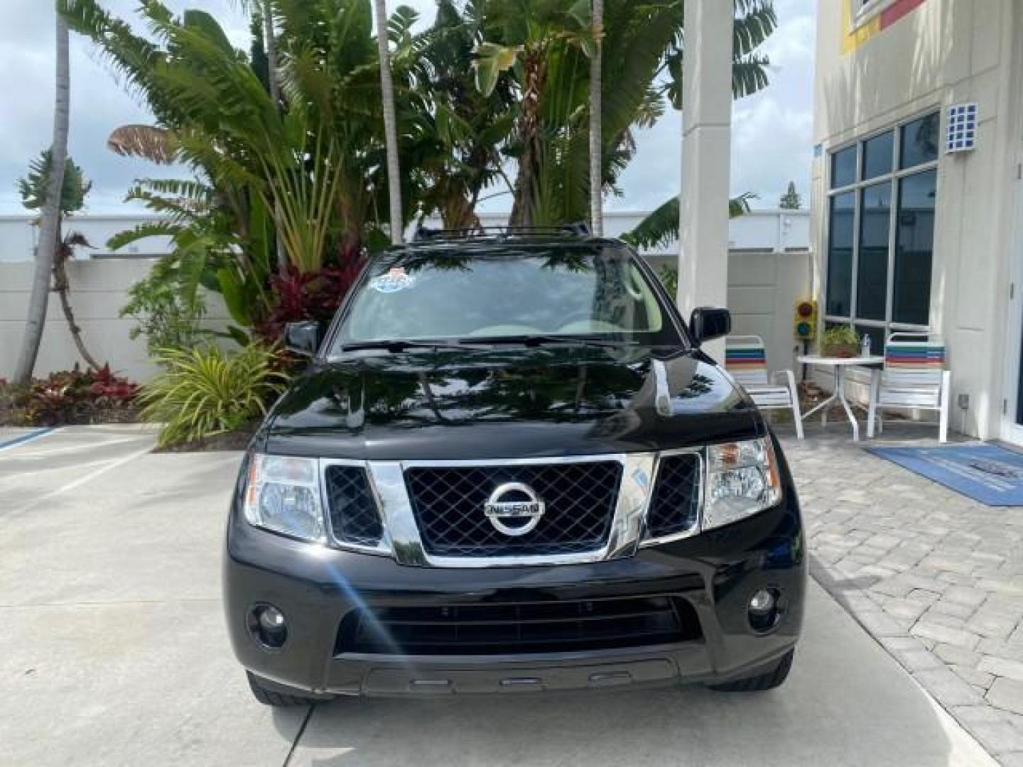 2008 Super Black Metallic /Cafe Latte Nissan Pathfinder 4X4 SE 1 OWNER LOW MILES 52,889 (5N1AR18B58C) with an 4.0L DOHC 24-Valve V6 Engine engine, Automatic transmission, located at 4701 North Dixie Hwy, Pompano Beach, FL, 33064, (954) 422-2889, 26.240938, -80.123474 - OUR WEBPAGE FLORIDACARS1.COM HAS OVER 100 PHOTOS AND FREE CARFAX LINK 2008 NISSAN PATHFINDER S VIN: 5N1AR18B58C629944 5 N 1 A R 1 8 B 5 8 C 6 2 9 9 4 4 4 DOOR WAGON/SPORT UTILITY 4.0L V6 F DOHC 24V GASOLINE ALL WHEEL DRIVE Top Features 4WD/AWD Alloy Wheels BOSE Sound System Cloth Seats Fold-Away Thi - Photo#2