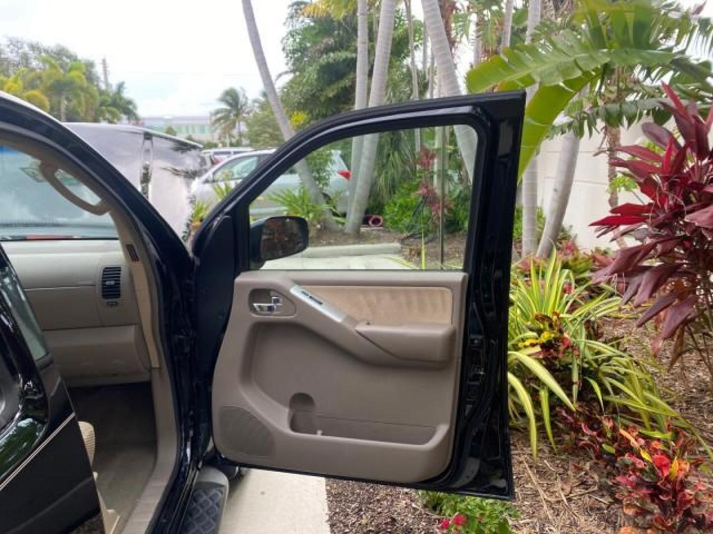 2008 Super Black Metallic /Cafe Latte Nissan Pathfinder 4X4 SE 1 OWNER LOW MILES 52,889 (5N1AR18B58C) with an 4.0L DOHC 24-Valve V6 Engine engine, Automatic transmission, located at 4701 North Dixie Hwy, Pompano Beach, FL, 33064, (954) 422-2889, 26.240938, -80.123474 - OUR WEBPAGE FLORIDACARS1.COM HAS OVER 100 PHOTOS AND FREE CARFAX LINK 2008 NISSAN PATHFINDER S VIN: 5N1AR18B58C629944 5 N 1 A R 1 8 B 5 8 C 6 2 9 9 4 4 4 DOOR WAGON/SPORT UTILITY 4.0L V6 F DOHC 24V GASOLINE ALL WHEEL DRIVE Top Features 4WD/AWD Alloy Wheels BOSE Sound System Cloth Seats Fold-Away Thi - Photo#11