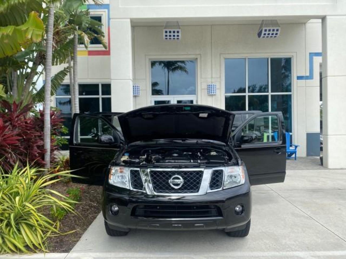 2008 Super Black Metallic /Cafe Latte Nissan Pathfinder 4X4 SE 1 OWNER LOW MILES 52,889 (5N1AR18B58C) with an 4.0L DOHC 24-Valve V6 Engine engine, Automatic transmission, located at 4701 North Dixie Hwy, Pompano Beach, FL, 33064, (954) 422-2889, 26.240938, -80.123474 - OUR WEBPAGE FLORIDACARS1.COM HAS OVER 100 PHOTOS AND FREE CARFAX LINK 2008 NISSAN PATHFINDER S VIN: 5N1AR18B58C629944 5 N 1 A R 1 8 B 5 8 C 6 2 9 9 4 4 4 DOOR WAGON/SPORT UTILITY 4.0L V6 F DOHC 24V GASOLINE ALL WHEEL DRIVE Top Features 4WD/AWD Alloy Wheels BOSE Sound System Cloth Seats Fold-Away Thi - Photo#16
