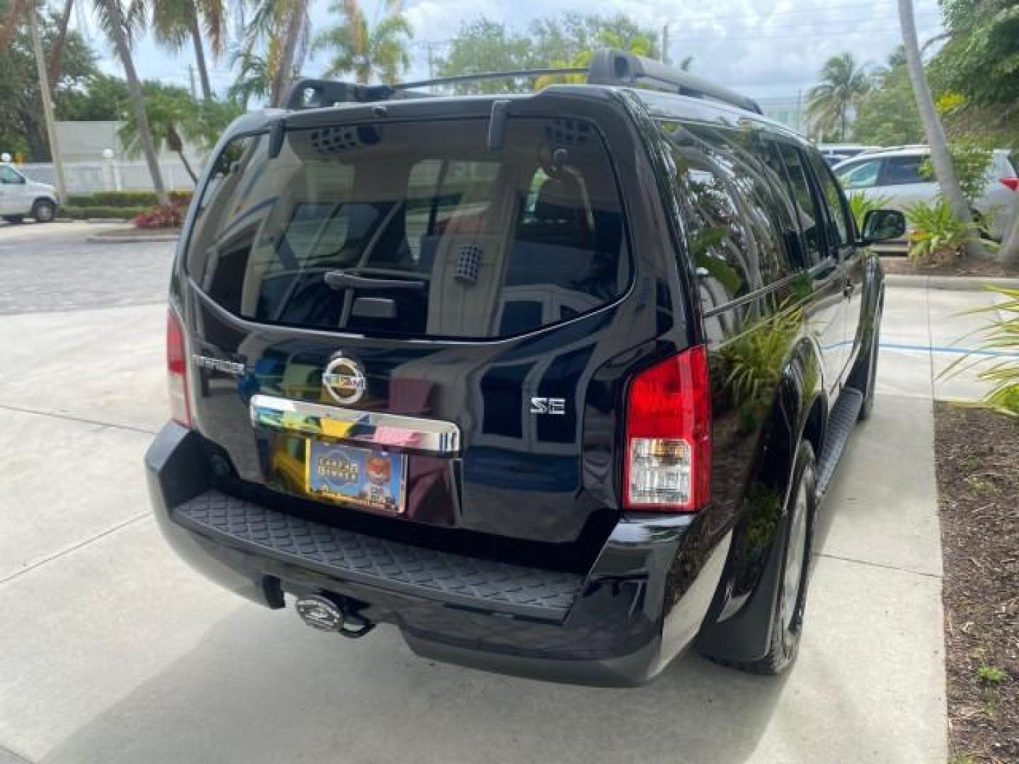2008 Super Black Metallic /Cafe Latte Nissan Pathfinder 4X4 SE 1 OWNER LOW MILES 52,889 (5N1AR18B58C) with an 4.0L DOHC 24-Valve V6 Engine engine, Automatic transmission, located at 4701 North Dixie Hwy, Pompano Beach, FL, 33064, (954) 422-2889, 26.240938, -80.123474 - OUR WEBPAGE FLORIDACARS1.COM HAS OVER 100 PHOTOS AND FREE CARFAX LINK 2008 NISSAN PATHFINDER S VIN: 5N1AR18B58C629944 5 N 1 A R 1 8 B 5 8 C 6 2 9 9 4 4 4 DOOR WAGON/SPORT UTILITY 4.0L V6 F DOHC 24V GASOLINE ALL WHEEL DRIVE Top Features 4WD/AWD Alloy Wheels BOSE Sound System Cloth Seats Fold-Away Thi - Photo#85