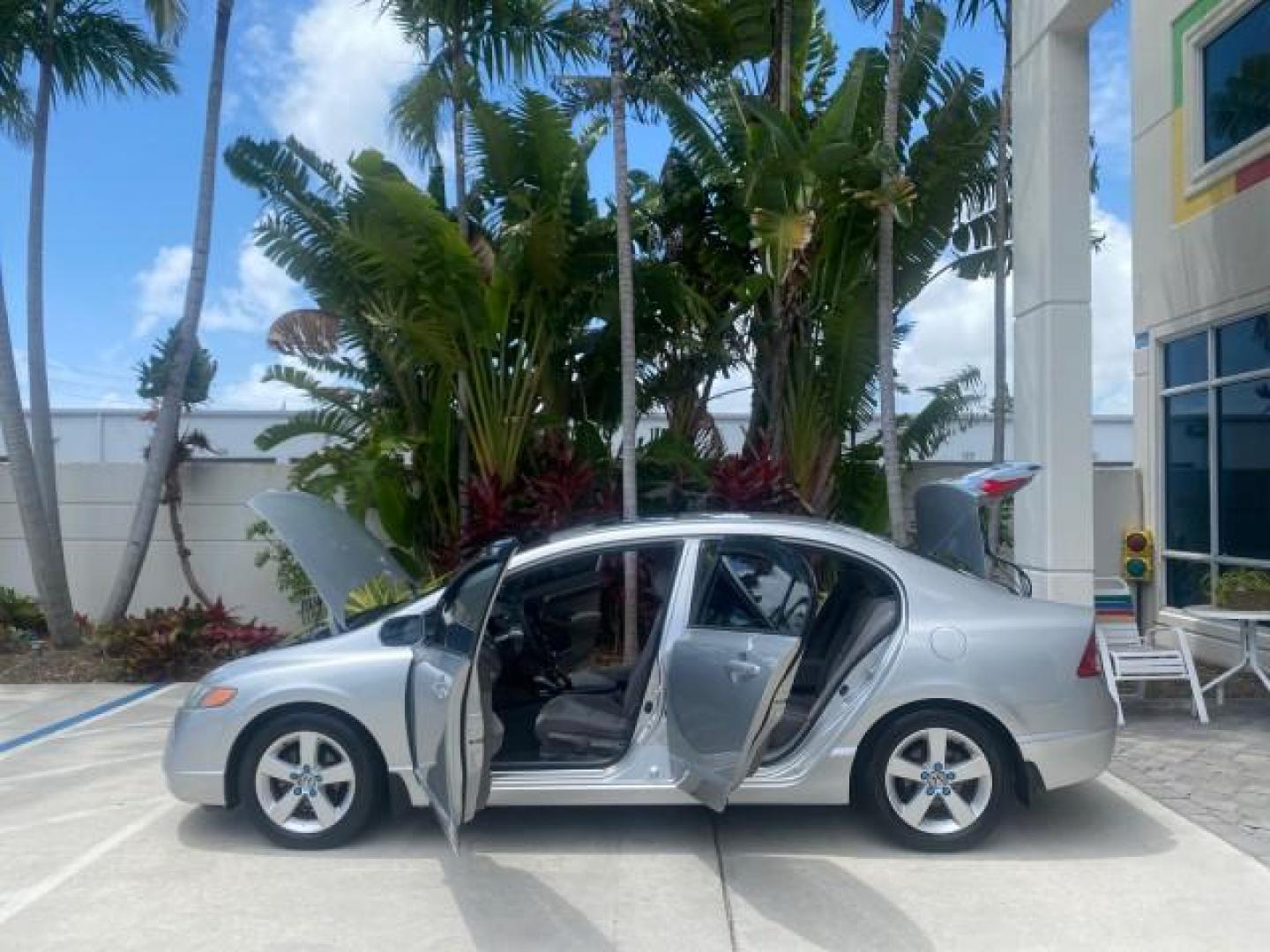 2008 Galaxy Gray Metallic /Gray Honda Civic Sdn 5 SPD EX LOW MILES 45,323 (1HGFA15818L) with an 1.8L SOHC MPFI 16-Valve i-VTEC I4 Engine engine, Manual transmission, located at 4701 North Dixie Hwy, Pompano Beach, FL, 33064, (954) 422-2889, 26.240938, -80.123474 - OUR WEBPAGE FLORIDACARS1.COM HAS OVER 100 PHOTOS AND FREE CARFAX LINK 2008 HONDA CIVIC EX VIN: 1HGFA15818L077404 1 H G F A 1 5 8 1 8 L 0 7 7 4 0 4 SEDAN 4 DR 1.8L I4 F SOHC 16V GASOLINE FRONT WHEEL DRIVE Top Features Alloy Wheels Cloth Seats Sunroof(s) Basic Features ABS Brakes AM/FM Stereo Air Cond - Photo#8