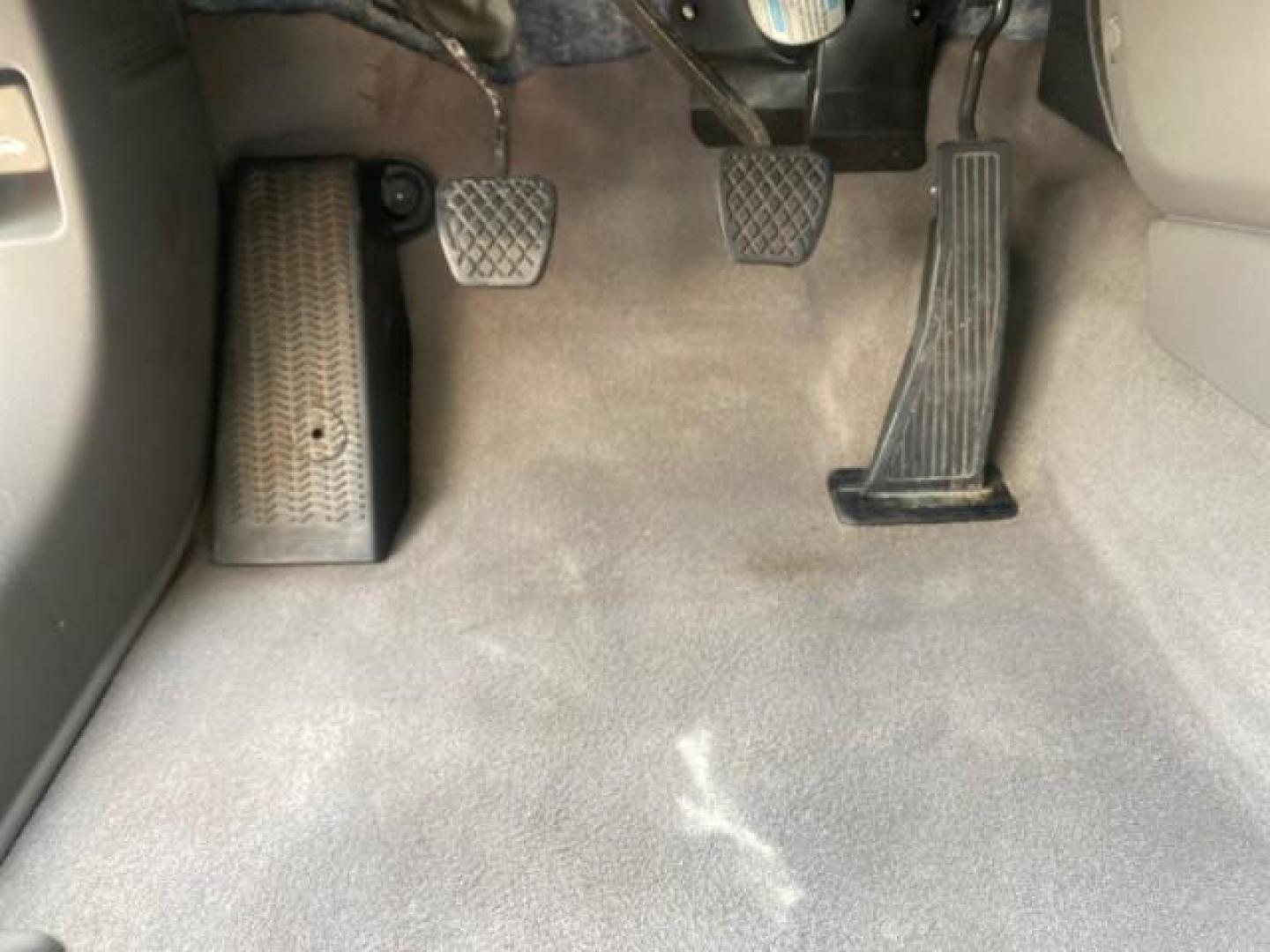 2008 Galaxy Gray Metallic /Gray Honda Civic Sdn 5 SPD EX LOW MILES 45,323 (1HGFA15818L) with an 1.8L SOHC MPFI 16-Valve i-VTEC I4 Engine engine, Manual transmission, located at 4701 North Dixie Hwy, Pompano Beach, FL, 33064, (954) 422-2889, 26.240938, -80.123474 - OUR WEBPAGE FLORIDACARS1.COM HAS OVER 100 PHOTOS AND FREE CARFAX LINK 2008 HONDA CIVIC EX VIN: 1HGFA15818L077404 1 H G F A 1 5 8 1 8 L 0 7 7 4 0 4 SEDAN 4 DR 1.8L I4 F SOHC 16V GASOLINE FRONT WHEEL DRIVE Top Features Alloy Wheels Cloth Seats Sunroof(s) Basic Features ABS Brakes AM/FM Stereo Air Cond - Photo#44