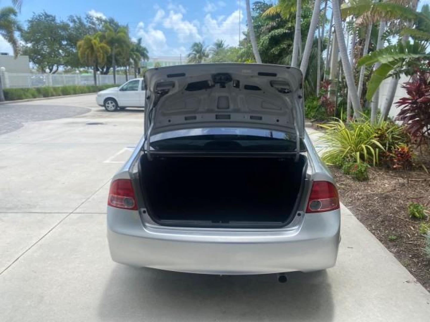 2008 Galaxy Gray Metallic /Gray Honda Civic Sdn 5 SPD EX LOW MILES 45,323 (1HGFA15818L) with an 1.8L SOHC MPFI 16-Valve i-VTEC I4 Engine engine, Manual transmission, located at 4701 North Dixie Hwy, Pompano Beach, FL, 33064, (954) 422-2889, 26.240938, -80.123474 - OUR WEBPAGE FLORIDACARS1.COM HAS OVER 100 PHOTOS AND FREE CARFAX LINK 2008 HONDA CIVIC EX VIN: 1HGFA15818L077404 1 H G F A 1 5 8 1 8 L 0 7 7 4 0 4 SEDAN 4 DR 1.8L I4 F SOHC 16V GASOLINE FRONT WHEEL DRIVE Top Features Alloy Wheels Cloth Seats Sunroof(s) Basic Features ABS Brakes AM/FM Stereo Air Cond - Photo#84