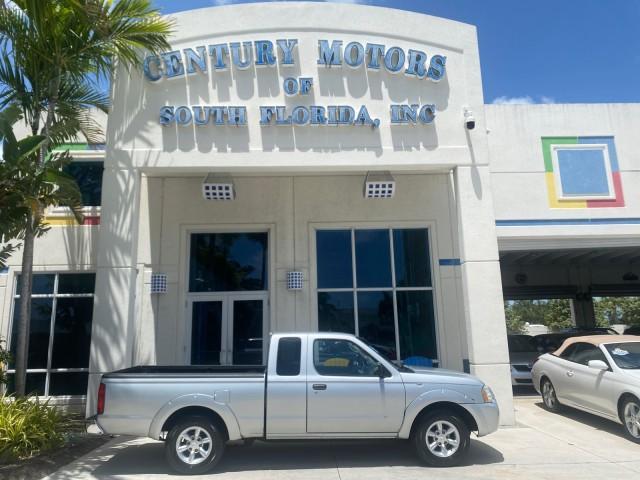 2002 Silver Ice Metallic /Gray Nissan Frontier 2WD XE XCAB 5 SPD AC 4 CYL (1N6DD26S42C) with an 2.4L DOHC SMPI 16-Valve 4-Cyl Engine engine, Manual transmission, located at 4701 North Dixie Hwy, Pompano Beach, FL, 33064, (954) 422-2889, 26.240938, -80.123474 - OUR WEBPAGE FLORIDACARS1.COM HAS OVER 100 PHOTOS AND FREE CARFAX LINK 2002 NISSAN FRONTIER XE 4 CYL 5 SPD VIN: 1N6DD26S42C374720 1 N 6 D D 2 6 S 4 2 C 3 7 4 7 2 0 CLUB CAB PICKUP 2.4L I4 F DOHC 16V GASOLINE REAR WHEEL DRIVE Top Features Alloy Wheels Bed Liner Cloth Seats Tow Hitch Basic Features ABS - Photo#0