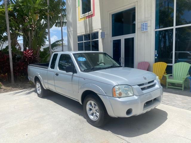 2002 Silver Ice Metallic /Gray Nissan Frontier 2WD XE XCAB 5 SPD AC 4 CYL (1N6DD26S42C) with an 2.4L DOHC SMPI 16-Valve 4-Cyl Engine engine, Manual transmission, located at 4701 North Dixie Hwy, Pompano Beach, FL, 33064, (954) 422-2889, 26.240938, -80.123474 - OUR WEBPAGE FLORIDACARS1.COM HAS OVER 100 PHOTOS AND FREE CARFAX LINK 2002 NISSAN FRONTIER XE 4 CYL 5 SPD VIN: 1N6DD26S42C374720 1 N 6 D D 2 6 S 4 2 C 3 7 4 7 2 0 CLUB CAB PICKUP 2.4L I4 F DOHC 16V GASOLINE REAR WHEEL DRIVE Top Features Alloy Wheels Bed Liner Cloth Seats Tow Hitch Basic Features ABS - Photo#1
