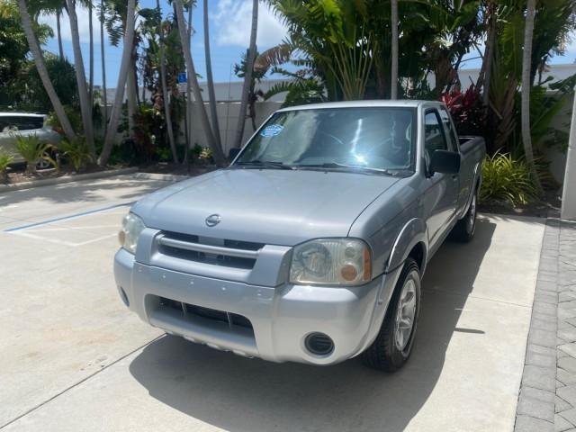 2002 Silver Ice Metallic /Gray Nissan Frontier 2WD XE XCAB 5 SPD AC 4 CYL (1N6DD26S42C) with an 2.4L DOHC SMPI 16-Valve 4-Cyl Engine engine, Manual transmission, located at 4701 North Dixie Hwy, Pompano Beach, FL, 33064, (954) 422-2889, 26.240938, -80.123474 - OUR WEBPAGE FLORIDACARS1.COM HAS OVER 100 PHOTOS AND FREE CARFAX LINK 2002 NISSAN FRONTIER XE 4 CYL 5 SPD VIN: 1N6DD26S42C374720 1 N 6 D D 2 6 S 4 2 C 3 7 4 7 2 0 CLUB CAB PICKUP 2.4L I4 F DOHC 16V GASOLINE REAR WHEEL DRIVE Top Features Alloy Wheels Bed Liner Cloth Seats Tow Hitch Basic Features ABS - Photo#3