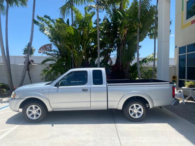 2002 Silver Ice Metallic /Gray Nissan Frontier 2WD XE XCAB 5 SPD AC 4 CYL (1N6DD26S42C) with an 2.4L DOHC SMPI 16-Valve 4-Cyl Engine engine, Manual transmission, located at 4701 North Dixie Hwy, Pompano Beach, FL, 33064, (954) 422-2889, 26.240938, -80.123474 - OUR WEBPAGE FLORIDACARS1.COM HAS OVER 100 PHOTOS AND FREE CARFAX LINK 2002 NISSAN FRONTIER XE 4 CYL 5 SPD VIN: 1N6DD26S42C374720 1 N 6 D D 2 6 S 4 2 C 3 7 4 7 2 0 CLUB CAB PICKUP 2.4L I4 F DOHC 16V GASOLINE REAR WHEEL DRIVE Top Features Alloy Wheels Bed Liner Cloth Seats Tow Hitch Basic Features ABS - Photo#4