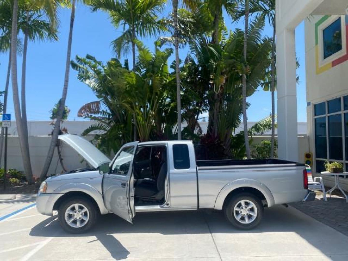 2002 Just Blue Metallic /Gray Nissan Frontier 2WD XE XCAB 5 SPD AC 4 CYL (1N6DD26S42C) with an 2.4L DOHC SMPI 16-Valve 4-Cyl Engine engine, Manual transmission, located at 4701 North Dixie Hwy, Pompano Beach, FL, 33064, (954) 422-2889, 26.240938, -80.123474 - OUR WEBPAGE FLORIDACARS1.COM HAS OVER 100 PHOTOS AND FREE CARFAX LINK 2002 NISSAN FRONTIER XE 4 CYL 5 SPD VIN: 1N6DD26S42C374720 1 N 6 D D 2 6 S 4 2 C 3 7 4 7 2 0 CLUB CAB PICKUP 2.4L I4 F DOHC 16V GASOLINE REAR WHEEL DRIVE Top Features Alloy Wheels Bed Liner Cloth Seats Tow Hitch Basic Features ABS - Photo#8