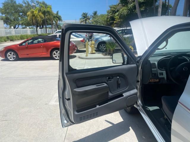 2002 Silver Ice Metallic /Gray Nissan Frontier 2WD XE XCAB 5 SPD AC 4 CYL (1N6DD26S42C) with an 2.4L DOHC SMPI 16-Valve 4-Cyl Engine engine, Manual transmission, located at 4701 North Dixie Hwy, Pompano Beach, FL, 33064, (954) 422-2889, 26.240938, -80.123474 - OUR WEBPAGE FLORIDACARS1.COM HAS OVER 100 PHOTOS AND FREE CARFAX LINK 2002 NISSAN FRONTIER XE 4 CYL 5 SPD VIN: 1N6DD26S42C374720 1 N 6 D D 2 6 S 4 2 C 3 7 4 7 2 0 CLUB CAB PICKUP 2.4L I4 F DOHC 16V GASOLINE REAR WHEEL DRIVE Top Features Alloy Wheels Bed Liner Cloth Seats Tow Hitch Basic Features ABS - Photo#9