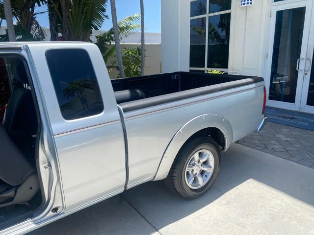 2002 Silver Ice Metallic /Gray Nissan Frontier 2WD XE XCAB 5 SPD AC 4 CYL (1N6DD26S42C) with an 2.4L DOHC SMPI 16-Valve 4-Cyl Engine engine, Manual transmission, located at 4701 North Dixie Hwy, Pompano Beach, FL, 33064, (954) 422-2889, 26.240938, -80.123474 - OUR WEBPAGE FLORIDACARS1.COM HAS OVER 100 PHOTOS AND FREE CARFAX LINK 2002 NISSAN FRONTIER XE 4 CYL 5 SPD VIN: 1N6DD26S42C374720 1 N 6 D D 2 6 S 4 2 C 3 7 4 7 2 0 CLUB CAB PICKUP 2.4L I4 F DOHC 16V GASOLINE REAR WHEEL DRIVE Top Features Alloy Wheels Bed Liner Cloth Seats Tow Hitch Basic Features ABS - Photo#14