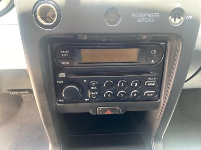 2002 Silver Ice Metallic /Gray Nissan Frontier 2WD XE XCAB 5 SPD AC 4 CYL (1N6DD26S42C) with an 2.4L DOHC SMPI 16-Valve 4-Cyl Engine engine, Manual transmission, located at 4701 North Dixie Hwy, Pompano Beach, FL, 33064, (954) 422-2889, 26.240938, -80.123474 - OUR WEBPAGE FLORIDACARS1.COM HAS OVER 100 PHOTOS AND FREE CARFAX LINK 2002 NISSAN FRONTIER XE 4 CYL 5 SPD VIN: 1N6DD26S42C374720 1 N 6 D D 2 6 S 4 2 C 3 7 4 7 2 0 CLUB CAB PICKUP 2.4L I4 F DOHC 16V GASOLINE REAR WHEEL DRIVE Top Features Alloy Wheels Bed Liner Cloth Seats Tow Hitch Basic Features ABS - Photo#44