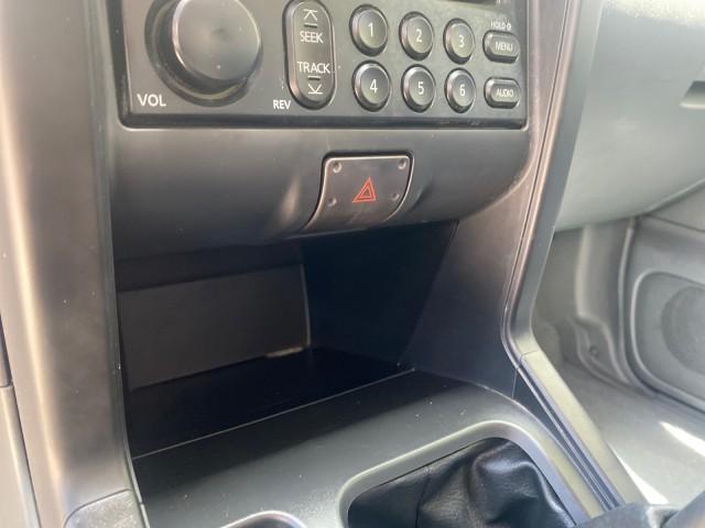 2002 Silver Ice Metallic /Gray Nissan Frontier 2WD XE XCAB 5 SPD AC 4 CYL (1N6DD26S42C) with an 2.4L DOHC SMPI 16-Valve 4-Cyl Engine engine, Manual transmission, located at 4701 North Dixie Hwy, Pompano Beach, FL, 33064, (954) 422-2889, 26.240938, -80.123474 - OUR WEBPAGE FLORIDACARS1.COM HAS OVER 100 PHOTOS AND FREE CARFAX LINK 2002 NISSAN FRONTIER XE 4 CYL 5 SPD VIN: 1N6DD26S42C374720 1 N 6 D D 2 6 S 4 2 C 3 7 4 7 2 0 CLUB CAB PICKUP 2.4L I4 F DOHC 16V GASOLINE REAR WHEEL DRIVE Top Features Alloy Wheels Bed Liner Cloth Seats Tow Hitch Basic Features ABS - Photo#47