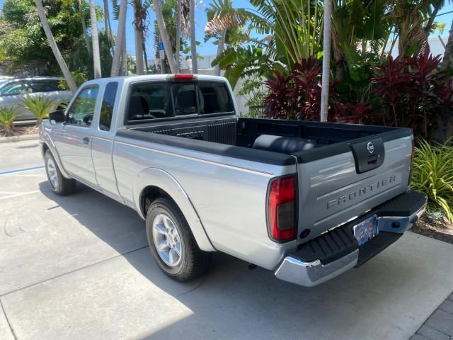 2002 Silver Ice Metallic /Gray Nissan Frontier 2WD XE XCAB 5 SPD AC 4 CYL (1N6DD26S42C) with an 2.4L DOHC SMPI 16-Valve 4-Cyl Engine engine, Manual transmission, located at 4701 North Dixie Hwy, Pompano Beach, FL, 33064, (954) 422-2889, 26.240938, -80.123474 - OUR WEBPAGE FLORIDACARS1.COM HAS OVER 100 PHOTOS AND FREE CARFAX LINK 2002 NISSAN FRONTIER XE 4 CYL 5 SPD VIN: 1N6DD26S42C374720 1 N 6 D D 2 6 S 4 2 C 3 7 4 7 2 0 CLUB CAB PICKUP 2.4L I4 F DOHC 16V GASOLINE REAR WHEEL DRIVE Top Features Alloy Wheels Bed Liner Cloth Seats Tow Hitch Basic Features ABS - Photo#66