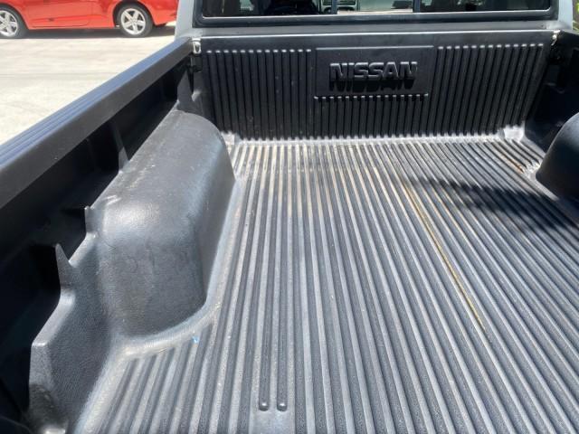 2002 Silver Ice Metallic /Gray Nissan Frontier 2WD XE XCAB 5 SPD AC 4 CYL (1N6DD26S42C) with an 2.4L DOHC SMPI 16-Valve 4-Cyl Engine engine, Manual transmission, located at 4701 North Dixie Hwy, Pompano Beach, FL, 33064, (954) 422-2889, 26.240938, -80.123474 - OUR WEBPAGE FLORIDACARS1.COM HAS OVER 100 PHOTOS AND FREE CARFAX LINK 2002 NISSAN FRONTIER XE 4 CYL 5 SPD VIN: 1N6DD26S42C374720 1 N 6 D D 2 6 S 4 2 C 3 7 4 7 2 0 CLUB CAB PICKUP 2.4L I4 F DOHC 16V GASOLINE REAR WHEEL DRIVE Top Features Alloy Wheels Bed Liner Cloth Seats Tow Hitch Basic Features ABS - Photo#74