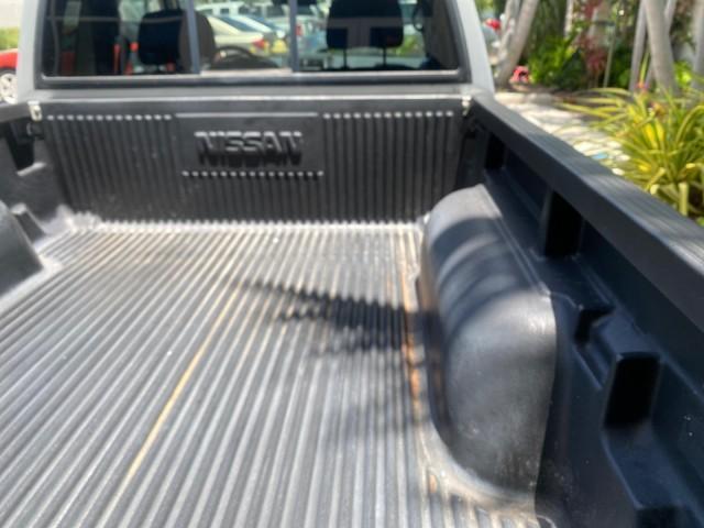 2002 Silver Ice Metallic /Gray Nissan Frontier 2WD XE XCAB 5 SPD AC 4 CYL (1N6DD26S42C) with an 2.4L DOHC SMPI 16-Valve 4-Cyl Engine engine, Manual transmission, located at 4701 North Dixie Hwy, Pompano Beach, FL, 33064, (954) 422-2889, 26.240938, -80.123474 - OUR WEBPAGE FLORIDACARS1.COM HAS OVER 100 PHOTOS AND FREE CARFAX LINK 2002 NISSAN FRONTIER XE 4 CYL 5 SPD VIN: 1N6DD26S42C374720 1 N 6 D D 2 6 S 4 2 C 3 7 4 7 2 0 CLUB CAB PICKUP 2.4L I4 F DOHC 16V GASOLINE REAR WHEEL DRIVE Top Features Alloy Wheels Bed Liner Cloth Seats Tow Hitch Basic Features ABS - Photo#77