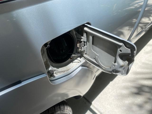 2002 Silver Ice Metallic /Gray Nissan Frontier 2WD XE XCAB 5 SPD AC 4 CYL (1N6DD26S42C) with an 2.4L DOHC SMPI 16-Valve 4-Cyl Engine engine, Manual transmission, located at 4701 North Dixie Hwy, Pompano Beach, FL, 33064, (954) 422-2889, 26.240938, -80.123474 - OUR WEBPAGE FLORIDACARS1.COM HAS OVER 100 PHOTOS AND FREE CARFAX LINK 2002 NISSAN FRONTIER XE 4 CYL 5 SPD VIN: 1N6DD26S42C374720 1 N 6 D D 2 6 S 4 2 C 3 7 4 7 2 0 CLUB CAB PICKUP 2.4L I4 F DOHC 16V GASOLINE REAR WHEEL DRIVE Top Features Alloy Wheels Bed Liner Cloth Seats Tow Hitch Basic Features ABS - Photo#87