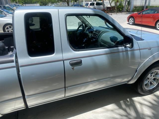 2002 Silver Ice Metallic /Gray Nissan Frontier 2WD XE XCAB 5 SPD AC 4 CYL (1N6DD26S42C) with an 2.4L DOHC SMPI 16-Valve 4-Cyl Engine engine, Manual transmission, located at 4701 North Dixie Hwy, Pompano Beach, FL, 33064, (954) 422-2889, 26.240938, -80.123474 - OUR WEBPAGE FLORIDACARS1.COM HAS OVER 100 PHOTOS AND FREE CARFAX LINK 2002 NISSAN FRONTIER XE 4 CYL 5 SPD VIN: 1N6DD26S42C374720 1 N 6 D D 2 6 S 4 2 C 3 7 4 7 2 0 CLUB CAB PICKUP 2.4L I4 F DOHC 16V GASOLINE REAR WHEEL DRIVE Top Features Alloy Wheels Bed Liner Cloth Seats Tow Hitch Basic Features ABS - Photo#88