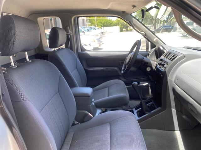 2002 Silver Ice Metallic /Gray Nissan Frontier 2WD XE XCAB 5 SPD AC 4 CYL (1N6DD26S42C) with an 2.4L DOHC SMPI 16-Valve 4-Cyl Engine engine, Manual transmission, located at 4701 North Dixie Hwy, Pompano Beach, FL, 33064, (954) 422-2889, 26.240938, -80.123474 - OUR WEBPAGE FLORIDACARS1.COM HAS OVER 100 PHOTOS AND FREE CARFAX LINK 2002 NISSAN FRONTIER XE 4 CYL 5 SPD VIN: 1N6DD26S42C374720 1 N 6 D D 2 6 S 4 2 C 3 7 4 7 2 0 CLUB CAB PICKUP 2.4L I4 F DOHC 16V GASOLINE REAR WHEEL DRIVE Top Features Alloy Wheels Bed Liner Cloth Seats Tow Hitch Basic Features ABS - Photo#91