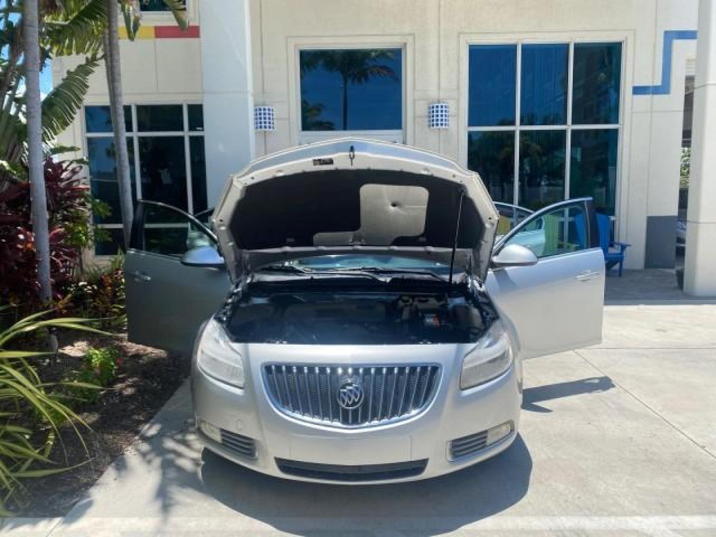 2011 Quicksilver Metallic /Ebony Buick Regal CXL LOW MILES 66,819 (W04GN5EC3B1) with an 2.4L Ecotec DOHC 4-Cyl SIDI Spark Ignition DI Engine engine, Automatic transmission, located at 4701 North Dixie Hwy, Pompano Beach, FL, 33064, (954) 422-2889, 26.240938, -80.123474 - OUR WEBPAGE FLORIDACARS1.COM HAS OVER 100 PHOTOS AND FREE CARFAX LINK 2011 BUICK REGAL CXL VIN: W04GN5EC3B1005460 W 0 4 G N 5 E C 3 B 1 0 0 5 4 6 0 SEDAN 4 DR 2.4L I4 F DOHC 16V 30 MPG GASOLINE FRONT WHEEL DRIVE Top Features Alloy Wheels Bluetooth Technology Comfort Package Convenience Package Front - Photo#16