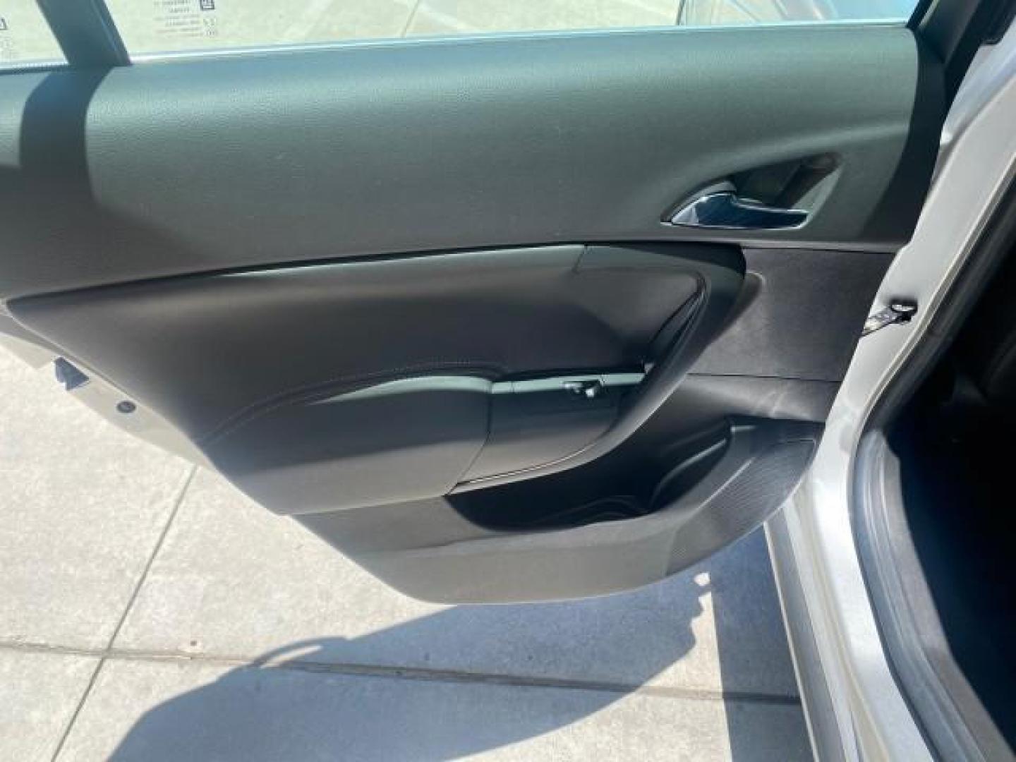 2011 Quicksilver Metallic /Ebony Buick Regal CXL LOW MILES 66,819 (W04GN5EC3B1) with an 2.4L Ecotec DOHC 4-Cyl SIDI Spark Ignition DI Engine engine, Automatic transmission, located at 4701 North Dixie Hwy, Pompano Beach, FL, 33064, (954) 422-2889, 26.240938, -80.123474 - OUR WEBPAGE FLORIDACARS1.COM HAS OVER 100 PHOTOS AND FREE CARFAX LINK 2011 BUICK REGAL CXL VIN: W04GN5EC3B1005460 W 0 4 G N 5 E C 3 B 1 0 0 5 4 6 0 SEDAN 4 DR 2.4L I4 F DOHC 16V 30 MPG GASOLINE FRONT WHEEL DRIVE Top Features Alloy Wheels Bluetooth Technology Comfort Package Convenience Package Front - Photo#59