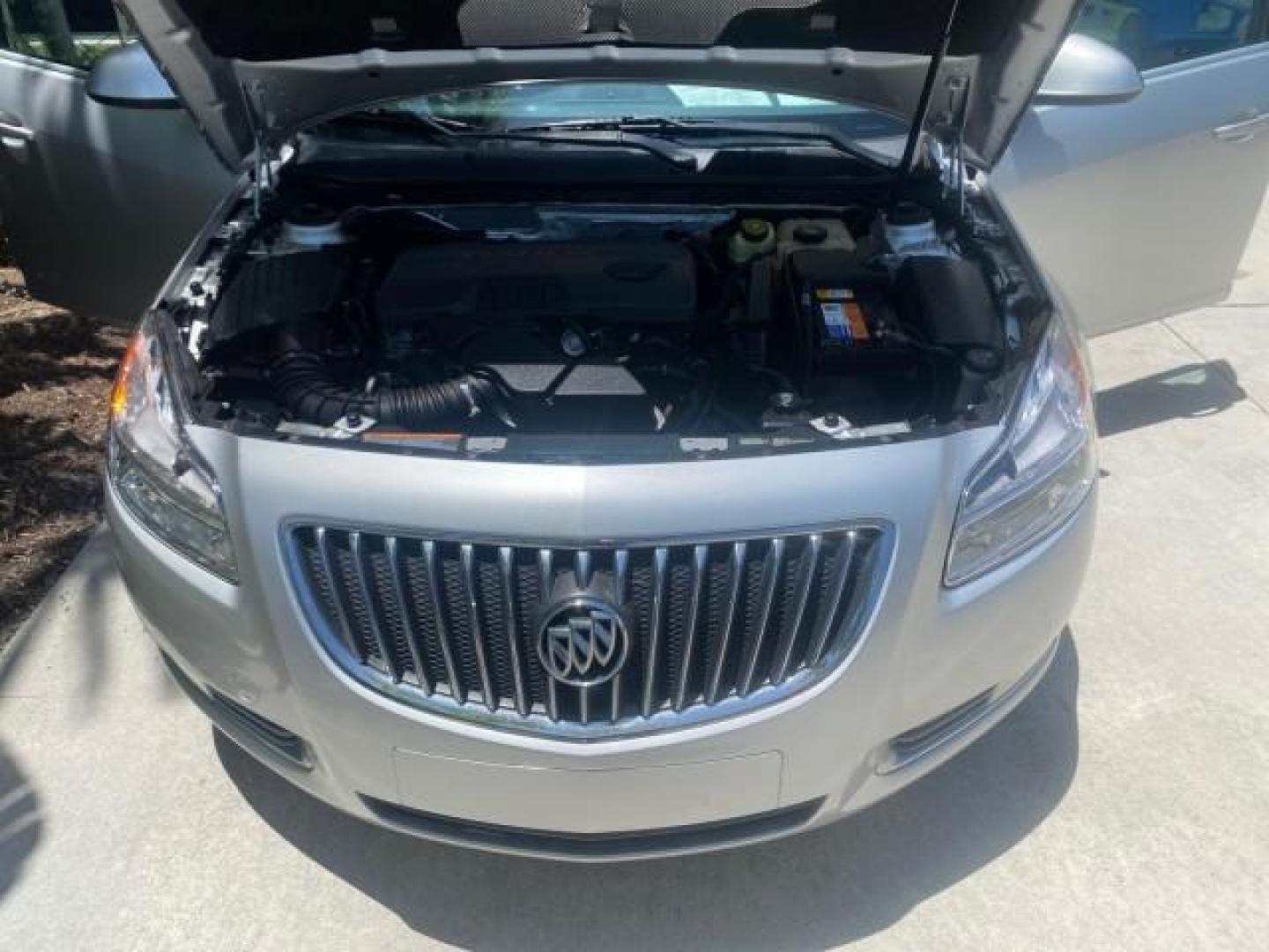 2011 Quicksilver Metallic /Ebony Buick Regal CXL LOW MILES 66,819 (W04GN5EC3B1) with an 2.4L Ecotec DOHC 4-Cyl SIDI Spark Ignition DI Engine engine, Automatic transmission, located at 4701 North Dixie Hwy, Pompano Beach, FL, 33064, (954) 422-2889, 26.240938, -80.123474 - OUR WEBPAGE FLORIDACARS1.COM HAS OVER 100 PHOTOS AND FREE CARFAX LINK 2011 BUICK REGAL CXL VIN: W04GN5EC3B1005460 W 0 4 G N 5 E C 3 B 1 0 0 5 4 6 0 SEDAN 4 DR 2.4L I4 F DOHC 16V 30 MPG GASOLINE FRONT WHEEL DRIVE Top Features Alloy Wheels Bluetooth Technology Comfort Package Convenience Package Front - Photo#17