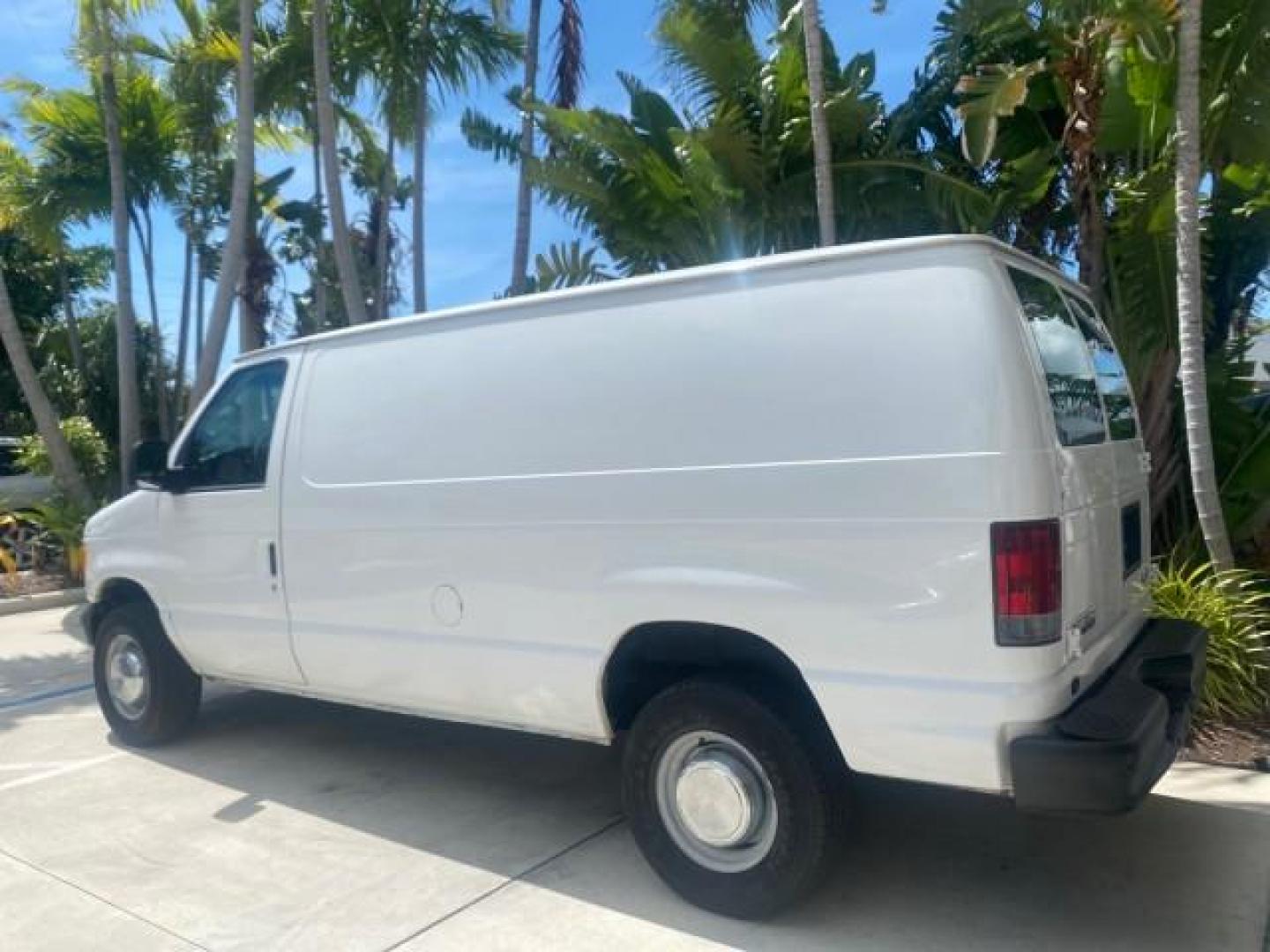 2006 Oxford White /Medium Flint Ford Econoline Cargo Van E350 LOW MILES 66,160 (1FTSE34L56D) with an 5.4L SOHC EFI V8 Triton Engine engine, Automatic transmission, located at 4701 North Dixie Hwy, Pompano Beach, FL, 33064, (954) 422-2889, 26.240938, -80.123474 - OUR WEBPAGE FLORIDACARS1.COM HAS OVER 100 PHOTOS AND FREE CARFAX LINK 2006 FORD E-SERIES E-350 SD CARGO VIN: 1FTSE34L56DB06011 1 F T S E 3 4 L 5 6 D B 0 6 0 1 1 VAN 5.4L V8 F GASOLINE REAR WHEEL DRIVE Top Features Vinyl Seats Basic Features ABS Brakes AM/FM Stereo Air Conditioning Automatic Transmis - Photo#5
