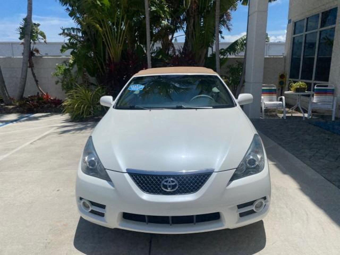 2008 Blizzard White Pearl /Ivory Toyota Camry Solara SLE LOW MILES 66,913 (4T1FA38P08U) with an 3.3L DOHC SMPI VVT-i 24-Valve V6 Engine engine, Automatic transmission, located at 4701 North Dixie Hwy, Pompano Beach, FL, 33064, (954) 422-2889, 26.240938, -80.123474 - OUR WEBPAGE FLORIDACARS1.COM HAS OVER 100 PHOTOS AND FREE CARFAX LINK 2008 TOYOTA CAMRY SOLARA SLE V6 PEARL WHITE IMMACULATE NONSMOKERS VIN: 4T1FA38P08U152807 4 T 1 F A 3 8 P 0 8 U 1 5 2 8 0 7 CONVERTIBLE 3.3L V6 F DOHC 24V 29MPG GASOLINE FRONT WHEEL DRIVE THE DASH HAS NO CRACKS LOOKS ALL ORIGINAL! - Photo#2