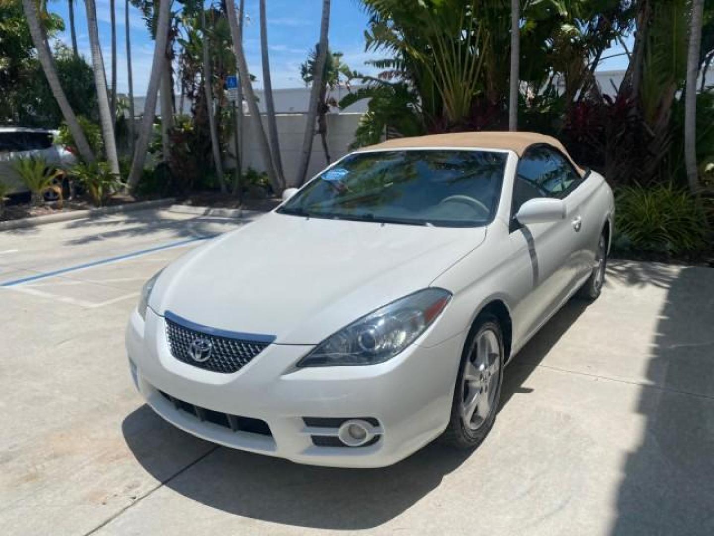 2008 Blizzard White Pearl /Ivory Toyota Camry Solara SLE LOW MILES 66,913 (4T1FA38P08U) with an 3.3L DOHC SMPI VVT-i 24-Valve V6 Engine engine, Automatic transmission, located at 4701 North Dixie Hwy, Pompano Beach, FL, 33064, (954) 422-2889, 26.240938, -80.123474 - OUR WEBPAGE FLORIDACARS1.COM HAS OVER 100 PHOTOS AND FREE CARFAX LINK 2008 TOYOTA CAMRY SOLARA SLE V6 PEARL WHITE IMMACULATE NONSMOKERS VIN: 4T1FA38P08U152807 4 T 1 F A 3 8 P 0 8 U 1 5 2 8 0 7 CONVERTIBLE 3.3L V6 F DOHC 24V 29MPG GASOLINE FRONT WHEEL DRIVE THE DASH HAS NO CRACKS LOOKS ALL ORIGINAL! - Photo#3