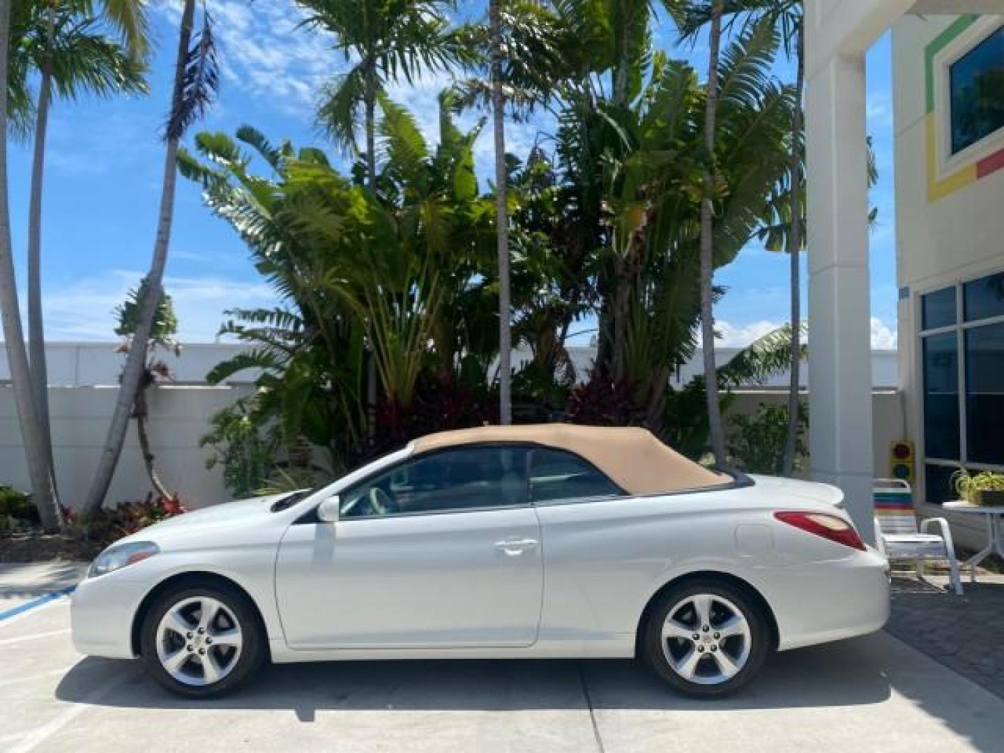 2008 Blizzard White Pearl /Ivory Toyota Camry Solara SLE LOW MILES 66,913 (4T1FA38P08U) with an 3.3L DOHC SMPI VVT-i 24-Valve V6 Engine engine, Automatic transmission, located at 4701 North Dixie Hwy, Pompano Beach, FL, 33064, (954) 422-2889, 26.240938, -80.123474 - OUR WEBPAGE FLORIDACARS1.COM HAS OVER 100 PHOTOS AND FREE CARFAX LINK 2008 TOYOTA CAMRY SOLARA SLE V6 PEARL WHITE IMMACULATE NONSMOKERS VIN: 4T1FA38P08U152807 4 T 1 F A 3 8 P 0 8 U 1 5 2 8 0 7 CONVERTIBLE 3.3L V6 F DOHC 24V 29MPG GASOLINE FRONT WHEEL DRIVE THE DASH HAS NO CRACKS LOOKS ALL ORIGINAL! - Photo#4