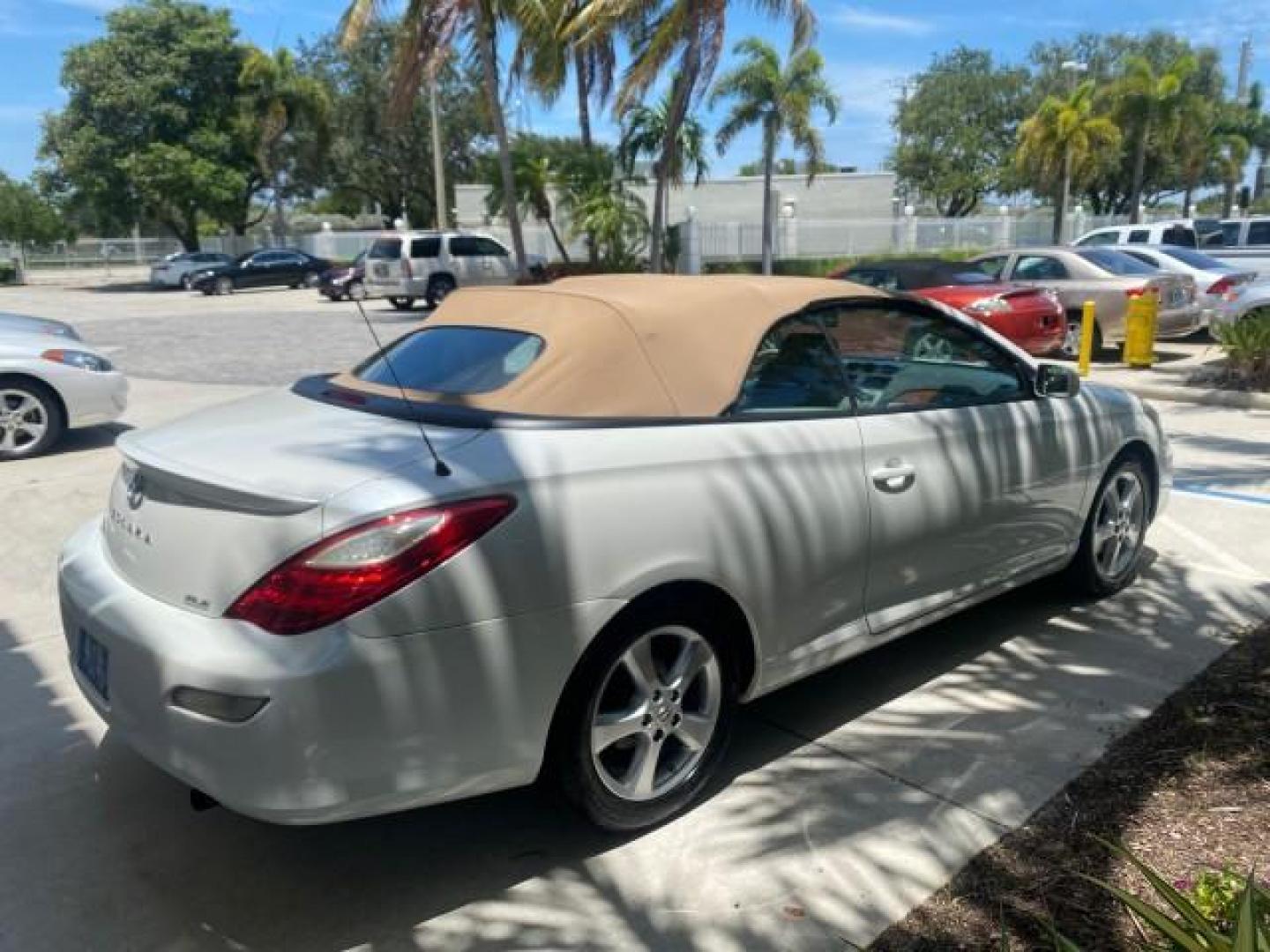 2008 Blizzard White Pearl /Ivory Toyota Camry Solara SLE LOW MILES 66,913 (4T1FA38P08U) with an 3.3L DOHC SMPI VVT-i 24-Valve V6 Engine engine, Automatic transmission, located at 4701 North Dixie Hwy, Pompano Beach, FL, 33064, (954) 422-2889, 26.240938, -80.123474 - OUR WEBPAGE FLORIDACARS1.COM HAS OVER 100 PHOTOS AND FREE CARFAX LINK 2008 TOYOTA CAMRY SOLARA SLE V6 PEARL WHITE IMMACULATE NONSMOKERS VIN: 4T1FA38P08U152807 4 T 1 F A 3 8 P 0 8 U 1 5 2 8 0 7 CONVERTIBLE 3.3L V6 F DOHC 24V 29MPG GASOLINE FRONT WHEEL DRIVE THE DASH HAS NO CRACKS LOOKS ALL ORIGINAL! - Photo#7