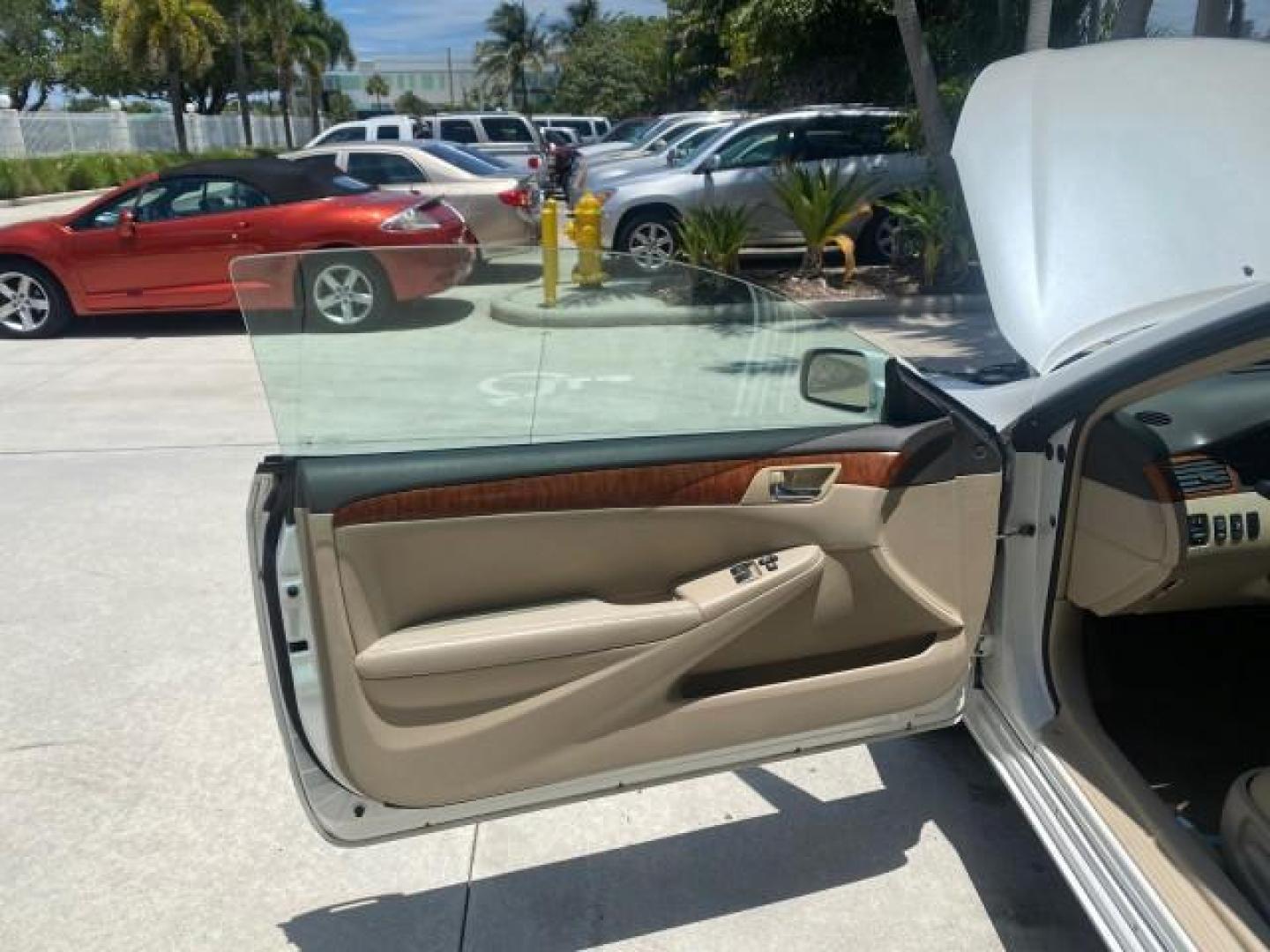 2008 Blizzard White Pearl /Ivory Toyota Camry Solara SLE LOW MILES 66,913 (4T1FA38P08U) with an 3.3L DOHC SMPI VVT-i 24-Valve V6 Engine engine, Automatic transmission, located at 4701 North Dixie Hwy, Pompano Beach, FL, 33064, (954) 422-2889, 26.240938, -80.123474 - OUR WEBPAGE FLORIDACARS1.COM HAS OVER 100 PHOTOS AND FREE CARFAX LINK 2008 TOYOTA CAMRY SOLARA SLE V6 PEARL WHITE IMMACULATE NONSMOKERS VIN: 4T1FA38P08U152807 4 T 1 F A 3 8 P 0 8 U 1 5 2 8 0 7 CONVERTIBLE 3.3L V6 F DOHC 24V 29MPG GASOLINE FRONT WHEEL DRIVE THE DASH HAS NO CRACKS LOOKS ALL ORIGINAL! - Photo#9