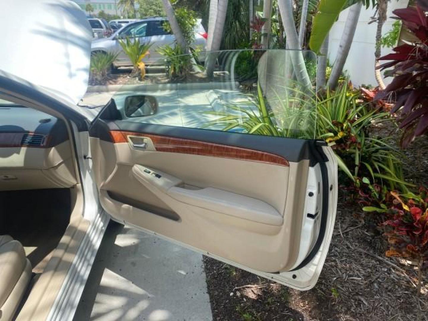 2008 Blizzard White Pearl /Ivory Toyota Camry Solara SLE LOW MILES 66,913 (4T1FA38P08U) with an 3.3L DOHC SMPI VVT-i 24-Valve V6 Engine engine, Automatic transmission, located at 4701 North Dixie Hwy, Pompano Beach, FL, 33064, (954) 422-2889, 26.240938, -80.123474 - OUR WEBPAGE FLORIDACARS1.COM HAS OVER 100 PHOTOS AND FREE CARFAX LINK 2008 TOYOTA CAMRY SOLARA SLE V6 PEARL WHITE IMMACULATE NONSMOKERS VIN: 4T1FA38P08U152807 4 T 1 F A 3 8 P 0 8 U 1 5 2 8 0 7 CONVERTIBLE 3.3L V6 F DOHC 24V 29MPG GASOLINE FRONT WHEEL DRIVE THE DASH HAS NO CRACKS LOOKS ALL ORIGINAL! - Photo#11