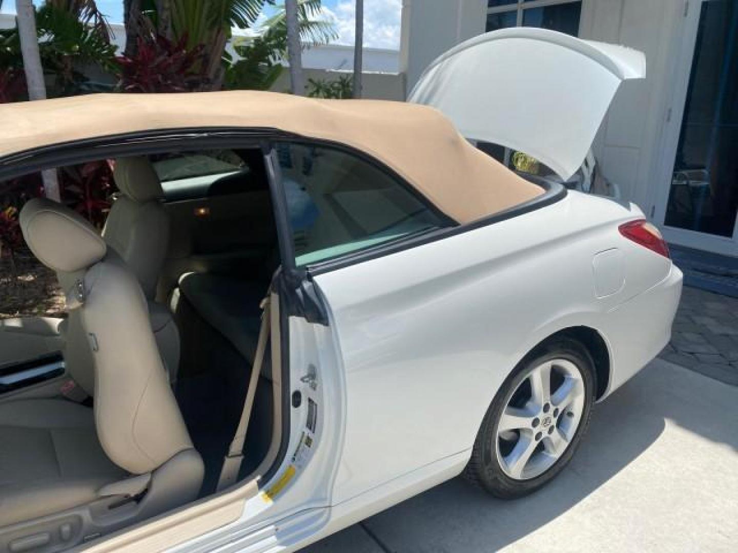 2008 Blizzard White Pearl /Ivory Toyota Camry Solara SLE LOW MILES 66,913 (4T1FA38P08U) with an 3.3L DOHC SMPI VVT-i 24-Valve V6 Engine engine, Automatic transmission, located at 4701 North Dixie Hwy, Pompano Beach, FL, 33064, (954) 422-2889, 26.240938, -80.123474 - OUR WEBPAGE FLORIDACARS1.COM HAS OVER 100 PHOTOS AND FREE CARFAX LINK 2008 TOYOTA CAMRY SOLARA SLE V6 PEARL WHITE IMMACULATE NONSMOKERS VIN: 4T1FA38P08U152807 4 T 1 F A 3 8 P 0 8 U 1 5 2 8 0 7 CONVERTIBLE 3.3L V6 F DOHC 24V 29MPG GASOLINE FRONT WHEEL DRIVE THE DASH HAS NO CRACKS LOOKS ALL ORIGINAL! - Photo#13