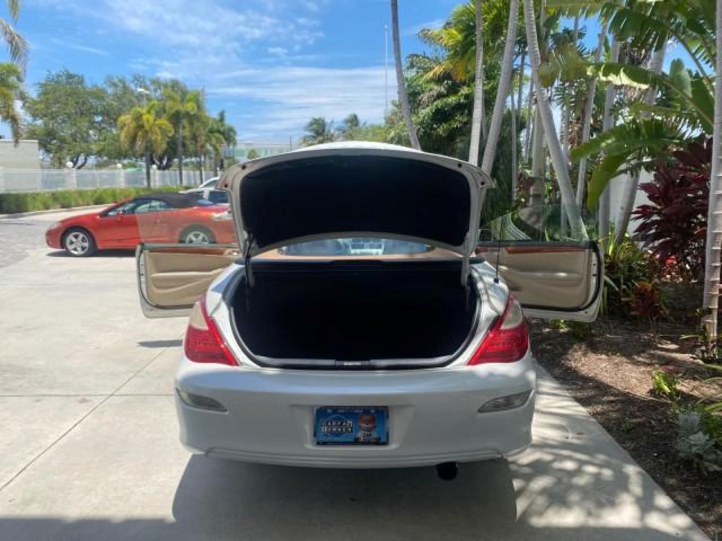 2008 Blizzard White Pearl /Ivory Toyota Camry Solara SLE LOW MILES 66,913 (4T1FA38P08U) with an 3.3L DOHC SMPI VVT-i 24-Valve V6 Engine engine, Automatic transmission, located at 4701 North Dixie Hwy, Pompano Beach, FL, 33064, (954) 422-2889, 26.240938, -80.123474 - OUR WEBPAGE FLORIDACARS1.COM HAS OVER 100 PHOTOS AND FREE CARFAX LINK 2008 TOYOTA CAMRY SOLARA SLE V6 PEARL WHITE IMMACULATE NONSMOKERS VIN: 4T1FA38P08U152807 4 T 1 F A 3 8 P 0 8 U 1 5 2 8 0 7 CONVERTIBLE 3.3L V6 F DOHC 24V 29MPG GASOLINE FRONT WHEEL DRIVE THE DASH HAS NO CRACKS LOOKS ALL ORIGINAL! - Photo#15