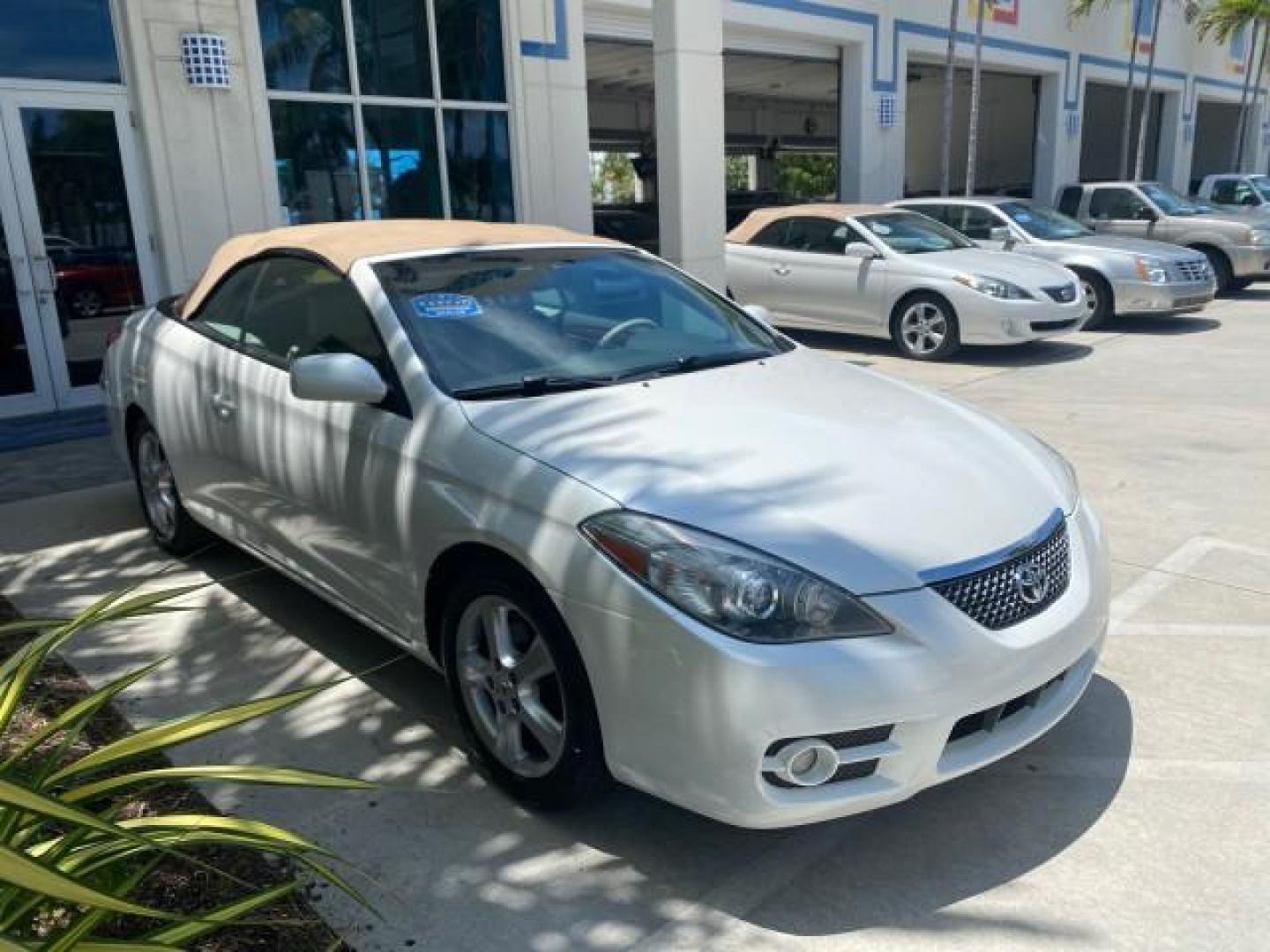 2008 Blizzard White Pearl /Ivory Toyota Camry Solara SLE LOW MILES 66,913 (4T1FA38P08U) with an 3.3L DOHC SMPI VVT-i 24-Valve V6 Engine engine, Automatic transmission, located at 4701 North Dixie Hwy, Pompano Beach, FL, 33064, (954) 422-2889, 26.240938, -80.123474 - OUR WEBPAGE FLORIDACARS1.COM HAS OVER 100 PHOTOS AND FREE CARFAX LINK 2008 TOYOTA CAMRY SOLARA SLE V6 PEARL WHITE IMMACULATE NONSMOKERS VIN: 4T1FA38P08U152807 4 T 1 F A 3 8 P 0 8 U 1 5 2 8 0 7 CONVERTIBLE 3.3L V6 F DOHC 24V 29MPG GASOLINE FRONT WHEEL DRIVE THE DASH HAS NO CRACKS LOOKS ALL ORIGINAL! - Photo#24