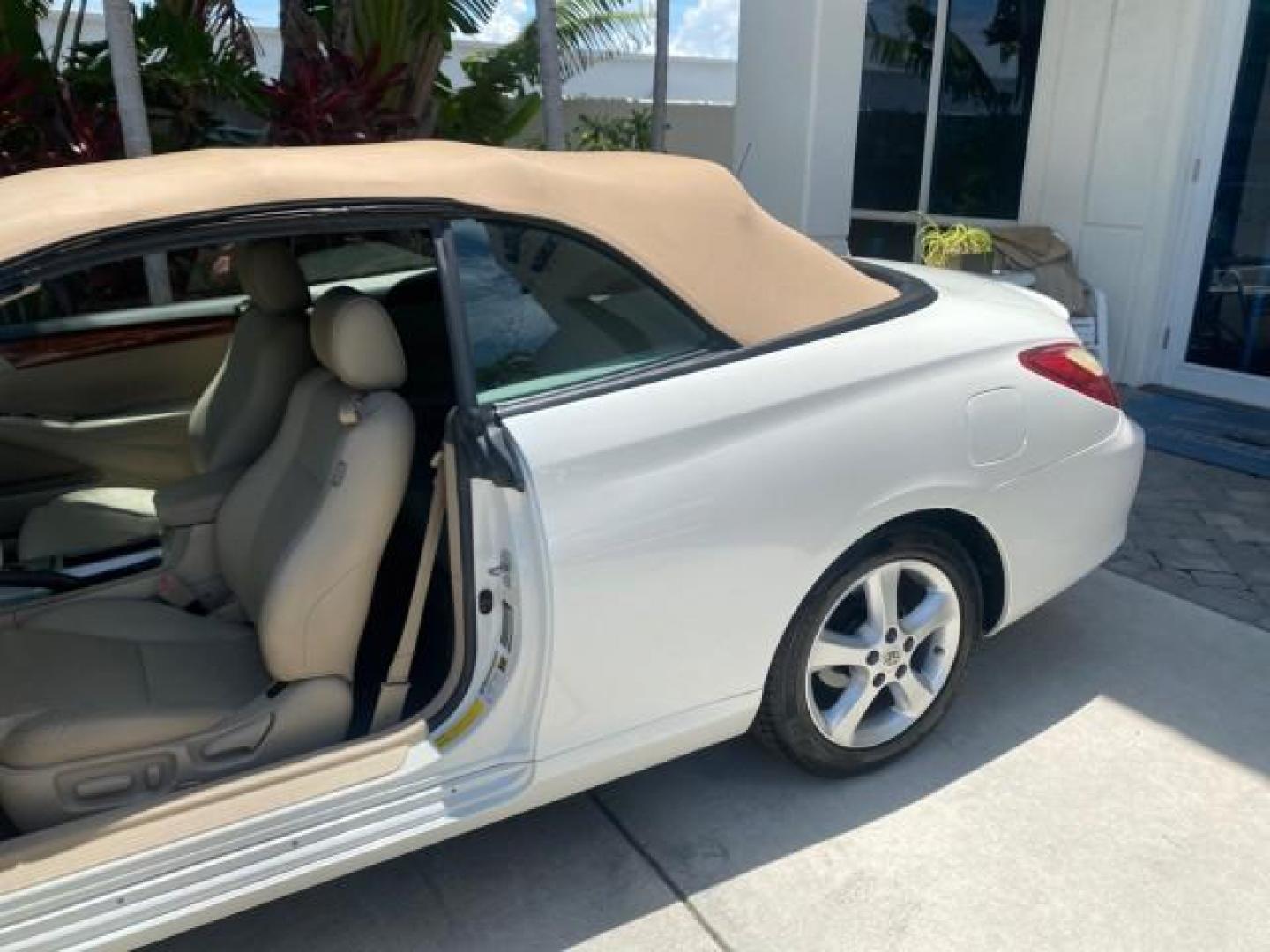 2008 Blizzard White Pearl /Ivory Toyota Camry Solara SLE LOW MILES 66,913 (4T1FA38P08U) with an 3.3L DOHC SMPI VVT-i 24-Valve V6 Engine engine, Automatic transmission, located at 4701 North Dixie Hwy, Pompano Beach, FL, 33064, (954) 422-2889, 26.240938, -80.123474 - OUR WEBPAGE FLORIDACARS1.COM HAS OVER 100 PHOTOS AND FREE CARFAX LINK 2008 TOYOTA CAMRY SOLARA SLE V6 PEARL WHITE IMMACULATE NONSMOKERS VIN: 4T1FA38P08U152807 4 T 1 F A 3 8 P 0 8 U 1 5 2 8 0 7 CONVERTIBLE 3.3L V6 F DOHC 24V 29MPG GASOLINE FRONT WHEEL DRIVE THE DASH HAS NO CRACKS LOOKS ALL ORIGINAL! - Photo#61