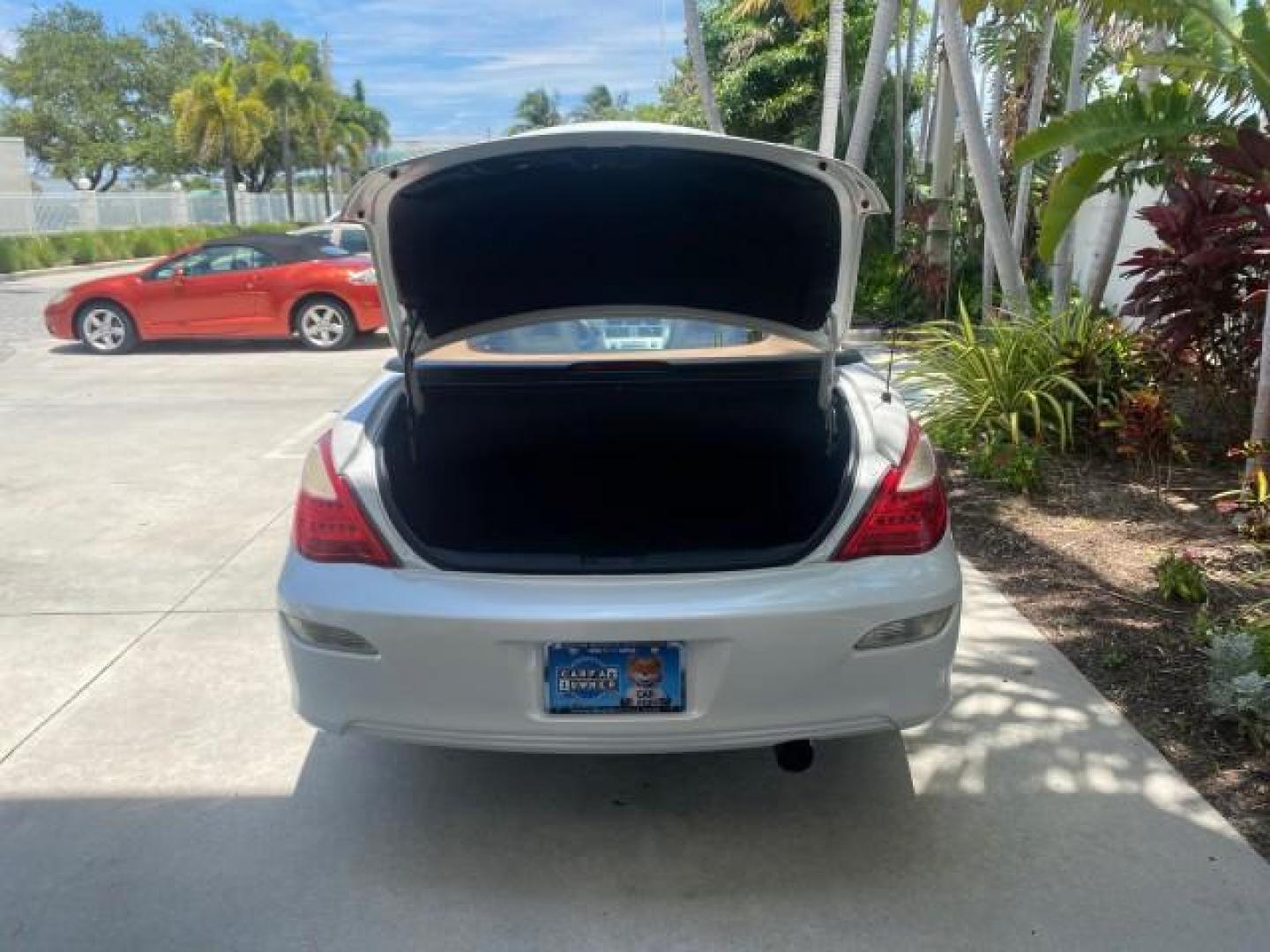 2008 Blizzard White Pearl /Ivory Toyota Camry Solara SLE LOW MILES 66,913 (4T1FA38P08U) with an 3.3L DOHC SMPI VVT-i 24-Valve V6 Engine engine, Automatic transmission, located at 4701 North Dixie Hwy, Pompano Beach, FL, 33064, (954) 422-2889, 26.240938, -80.123474 - OUR WEBPAGE FLORIDACARS1.COM HAS OVER 100 PHOTOS AND FREE CARFAX LINK 2008 TOYOTA CAMRY SOLARA SLE V6 PEARL WHITE IMMACULATE NONSMOKERS VIN: 4T1FA38P08U152807 4 T 1 F A 3 8 P 0 8 U 1 5 2 8 0 7 CONVERTIBLE 3.3L V6 F DOHC 24V 29MPG GASOLINE FRONT WHEEL DRIVE THE DASH HAS NO CRACKS LOOKS ALL ORIGINAL! - Photo#81