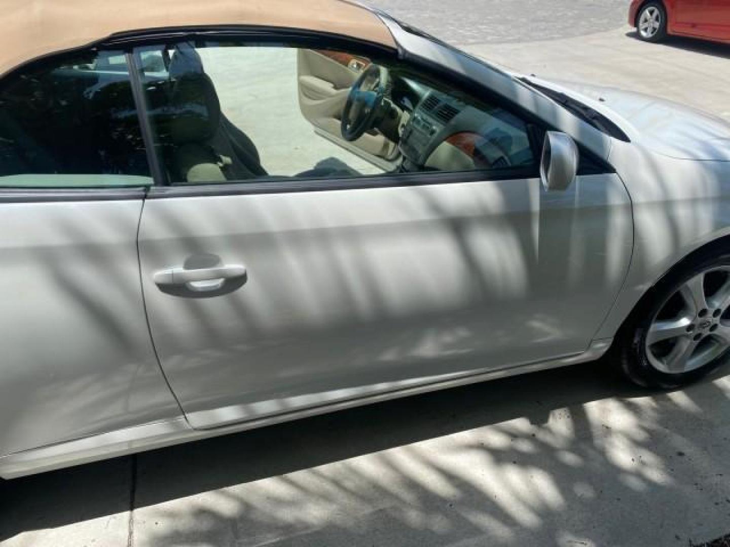 2008 Blizzard White Pearl /Ivory Toyota Camry Solara SLE LOW MILES 66,913 (4T1FA38P08U) with an 3.3L DOHC SMPI VVT-i 24-Valve V6 Engine engine, Automatic transmission, located at 4701 North Dixie Hwy, Pompano Beach, FL, 33064, (954) 422-2889, 26.240938, -80.123474 - OUR WEBPAGE FLORIDACARS1.COM HAS OVER 100 PHOTOS AND FREE CARFAX LINK 2008 TOYOTA CAMRY SOLARA SLE V6 PEARL WHITE IMMACULATE NONSMOKERS VIN: 4T1FA38P08U152807 4 T 1 F A 3 8 P 0 8 U 1 5 2 8 0 7 CONVERTIBLE 3.3L V6 F DOHC 24V 29MPG GASOLINE FRONT WHEEL DRIVE THE DASH HAS NO CRACKS LOOKS ALL ORIGINAL! - Photo#86