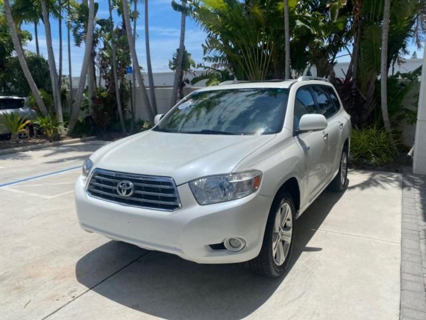 2009 Blizzard Pearl /Sand beige Toyota Highlander Limited 4WD 1 OWNER FLORIDA (JTEES42A192) with an 3.5L DOHC 24-Valve VVT-i V6 Engine engine, Automatic transmission, located at 4701 North Dixie Hwy, Pompano Beach, FL, 33064, (954) 422-2889, 26.240938, -80.123474 - OUR WEBPAGE FLORIDACARS1.COM HAS OVER 100 PHOTOS AND FREE CARFAX LINK 2009 TOYOTA HIGHLANDER LIMITED PEARL WHITE ALL ORIGINAL PAINT VIN: JTEES42A192148040 J T E E S 4 2 A 1 9 2 1 4 8 0 4 0 4 DOOR WAGON/SPORT UTILITY 3.5L V6 F DOHC 24V GASOLINE ALL WHEEL DRIVE Top Features 4WD/AWD Alloy Wheels Fold-A - Photo#3