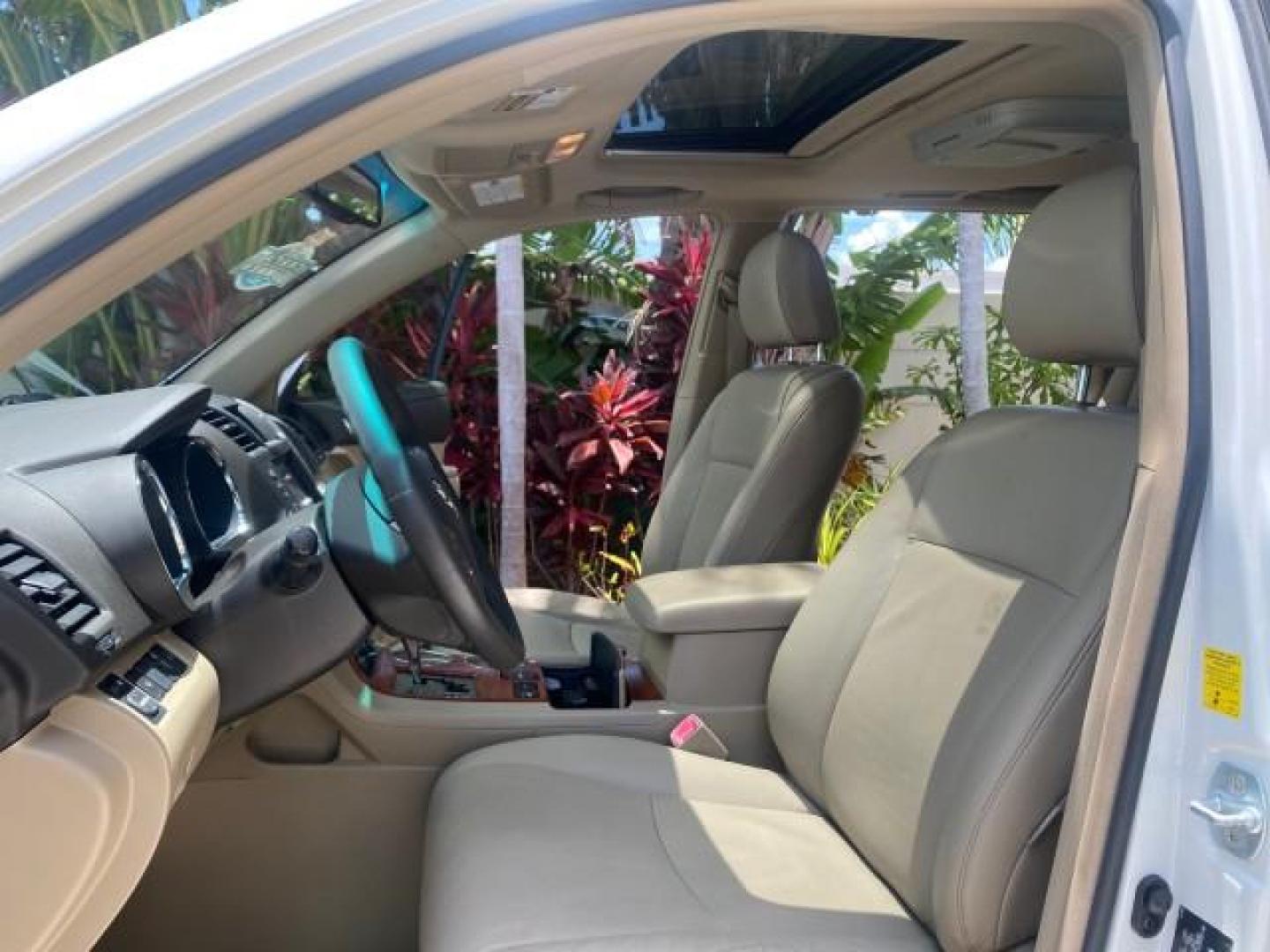 2009 Blizzard Pearl /Sand beige Toyota Highlander Limited 4WD 1 OWNER FLORIDA (JTEES42A192) with an 3.5L DOHC 24-Valve VVT-i V6 Engine engine, Automatic transmission, located at 4701 North Dixie Hwy, Pompano Beach, FL, 33064, (954) 422-2889, 26.240938, -80.123474 - OUR WEBPAGE FLORIDACARS1.COM HAS OVER 100 PHOTOS AND FREE CARFAX LINK 2009 TOYOTA HIGHLANDER LIMITED PEARL WHITE ALL ORIGINAL PAINT VIN: JTEES42A192148040 J T E E S 4 2 A 1 9 2 1 4 8 0 4 0 4 DOOR WAGON/SPORT UTILITY 3.5L V6 F DOHC 24V GASOLINE ALL WHEEL DRIVE Top Features 4WD/AWD Alloy Wheels Fold-A - Photo#10