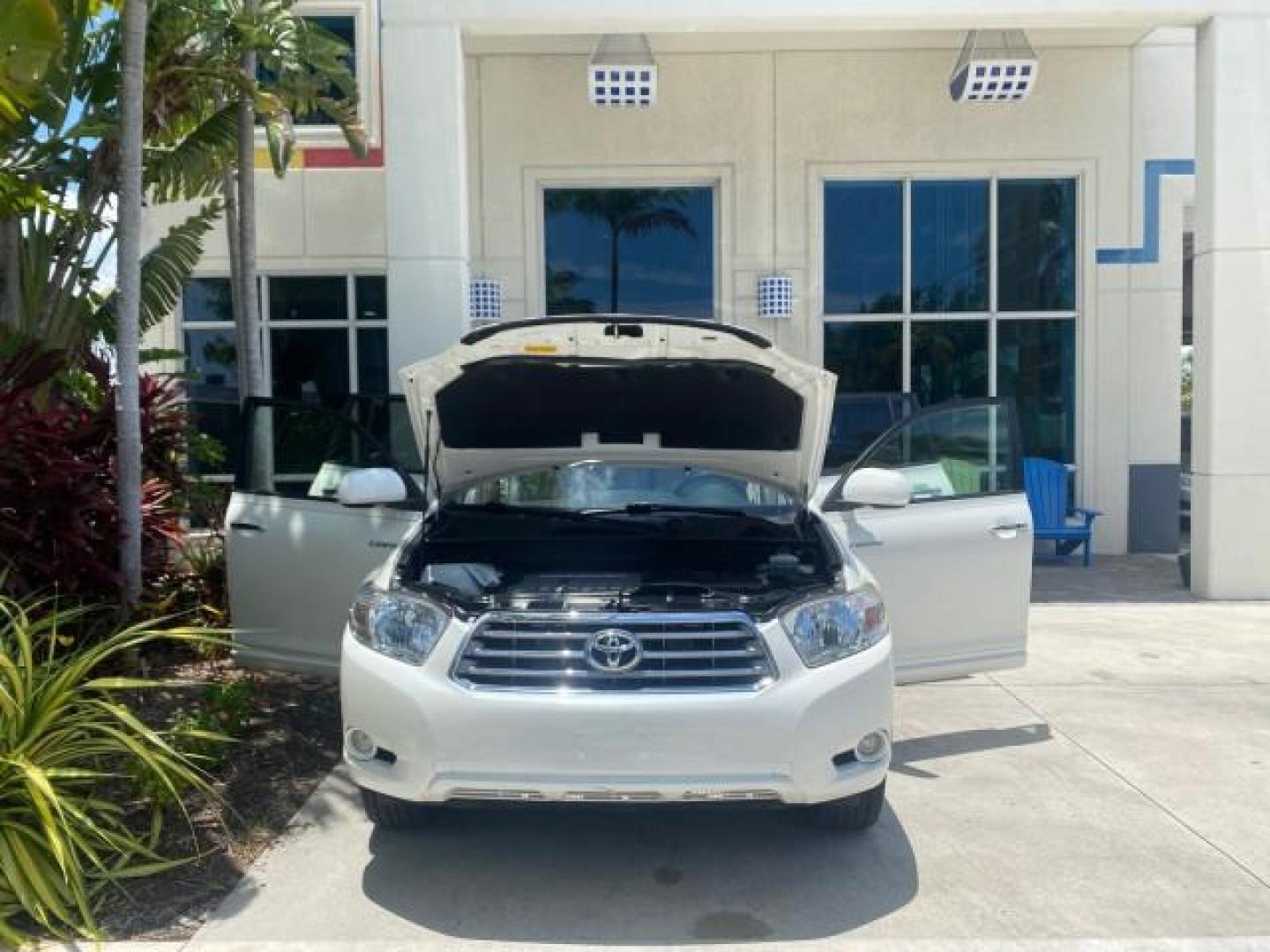 2009 Blizzard Pearl /Sand beige Toyota Highlander Limited 4WD 1 OWNER FLORIDA (JTEES42A192) with an 3.5L DOHC 24-Valve VVT-i V6 Engine engine, Automatic transmission, located at 4701 North Dixie Hwy, Pompano Beach, FL, 33064, (954) 422-2889, 26.240938, -80.123474 - OUR WEBPAGE FLORIDACARS1.COM HAS OVER 100 PHOTOS AND FREE CARFAX LINK 2009 TOYOTA HIGHLANDER LIMITED PEARL WHITE ALL ORIGINAL PAINT VIN: JTEES42A192148040 J T E E S 4 2 A 1 9 2 1 4 8 0 4 0 4 DOOR WAGON/SPORT UTILITY 3.5L V6 F DOHC 24V GASOLINE ALL WHEEL DRIVE Top Features 4WD/AWD Alloy Wheels Fold-A - Photo#16