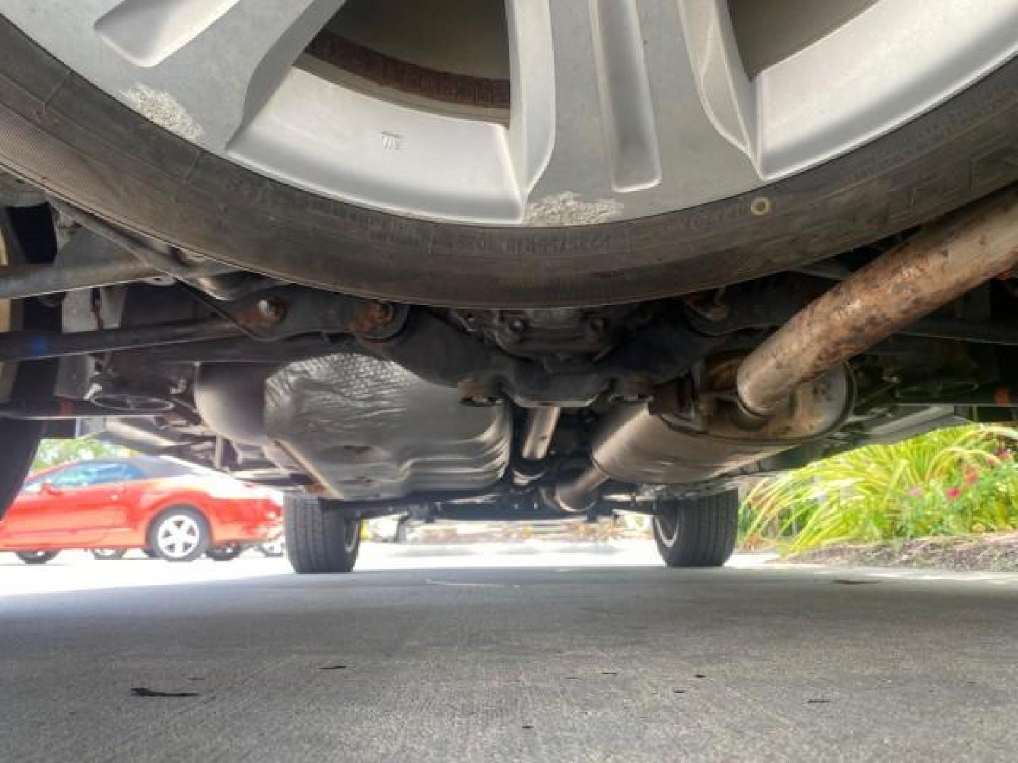 2009 Blizzard Pearl /Sand beige Toyota Highlander Limited 4WD 1 OWNER FLORIDA (JTEES42A192) with an 3.5L DOHC 24-Valve VVT-i V6 Engine engine, Automatic transmission, located at 4701 North Dixie Hwy, Pompano Beach, FL, 33064, (954) 422-2889, 26.240938, -80.123474 - OUR WEBPAGE FLORIDACARS1.COM HAS OVER 100 PHOTOS AND FREE CARFAX LINK 2009 TOYOTA HIGHLANDER LIMITED PEARL WHITE ALL ORIGINAL PAINT VIN: JTEES42A192148040 J T E E S 4 2 A 1 9 2 1 4 8 0 4 0 4 DOOR WAGON/SPORT UTILITY 3.5L V6 F DOHC 24V GASOLINE ALL WHEEL DRIVE Top Features 4WD/AWD Alloy Wheels Fold-A - Photo#22