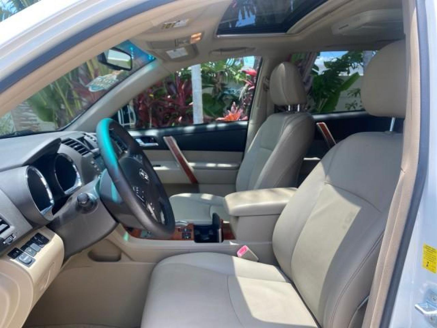 2009 Blizzard Pearl /Sand beige Toyota Highlander Limited 4WD 1 OWNER FLORIDA (JTEES42A192) with an 3.5L DOHC 24-Valve VVT-i V6 Engine engine, Automatic transmission, located at 4701 North Dixie Hwy, Pompano Beach, FL, 33064, (954) 422-2889, 26.240938, -80.123474 - OUR WEBPAGE FLORIDACARS1.COM HAS OVER 100 PHOTOS AND FREE CARFAX LINK 2009 TOYOTA HIGHLANDER LIMITED PEARL WHITE ALL ORIGINAL PAINT VIN: JTEES42A192148040 J T E E S 4 2 A 1 9 2 1 4 8 0 4 0 4 DOOR WAGON/SPORT UTILITY 3.5L V6 F DOHC 24V GASOLINE ALL WHEEL DRIVE Top Features 4WD/AWD Alloy Wheels Fold-A - Photo#35