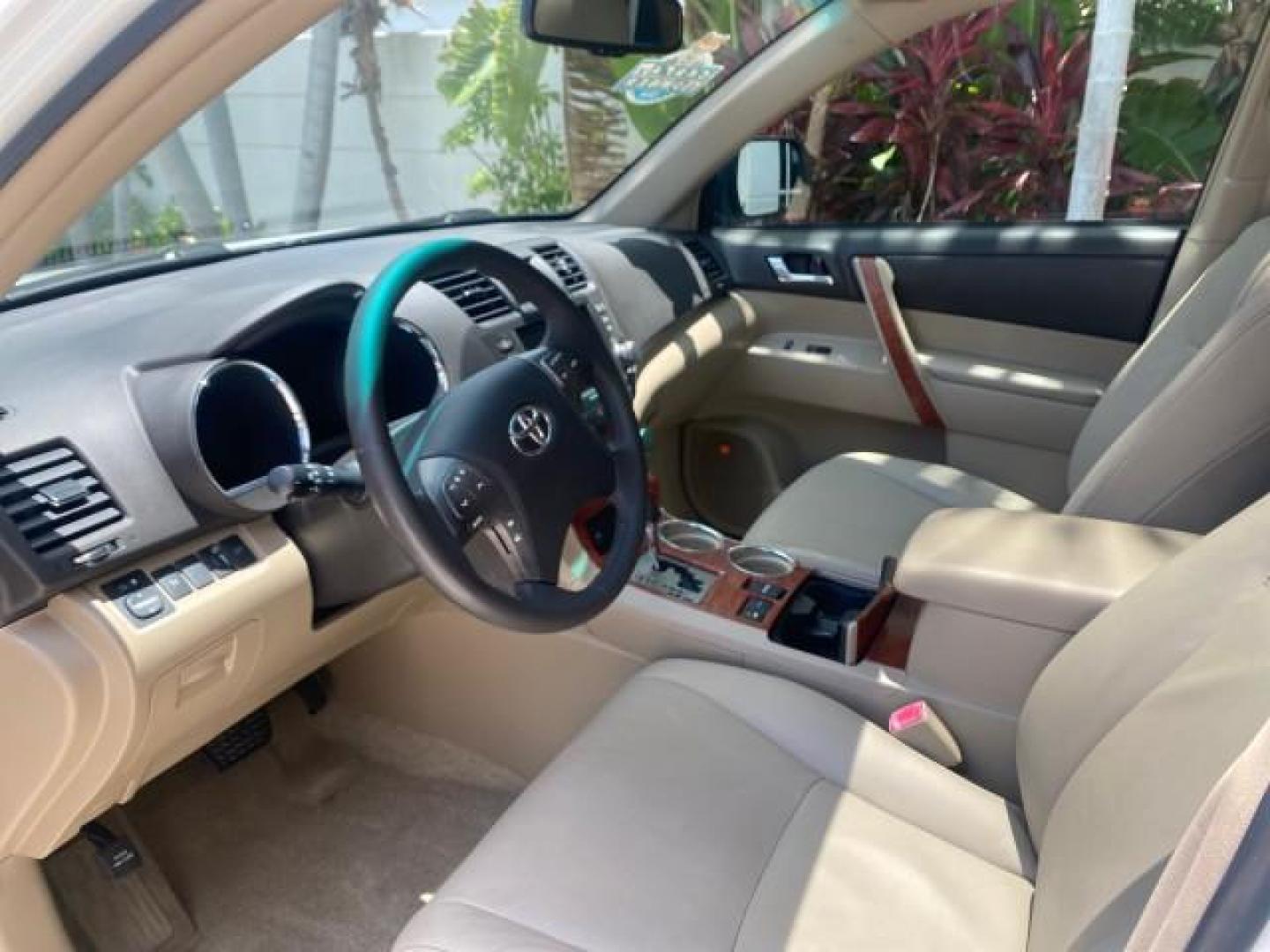 2009 Blizzard Pearl /Sand beige Toyota Highlander Limited 4WD 1 OWNER FLORIDA (JTEES42A192) with an 3.5L DOHC 24-Valve VVT-i V6 Engine engine, Automatic transmission, located at 4701 North Dixie Hwy, Pompano Beach, FL, 33064, (954) 422-2889, 26.240938, -80.123474 - OUR WEBPAGE FLORIDACARS1.COM HAS OVER 100 PHOTOS AND FREE CARFAX LINK 2009 TOYOTA HIGHLANDER LIMITED PEARL WHITE ALL ORIGINAL PAINT VIN: JTEES42A192148040 J T E E S 4 2 A 1 9 2 1 4 8 0 4 0 4 DOOR WAGON/SPORT UTILITY 3.5L V6 F DOHC 24V GASOLINE ALL WHEEL DRIVE Top Features 4WD/AWD Alloy Wheels Fold-A - Photo#37
