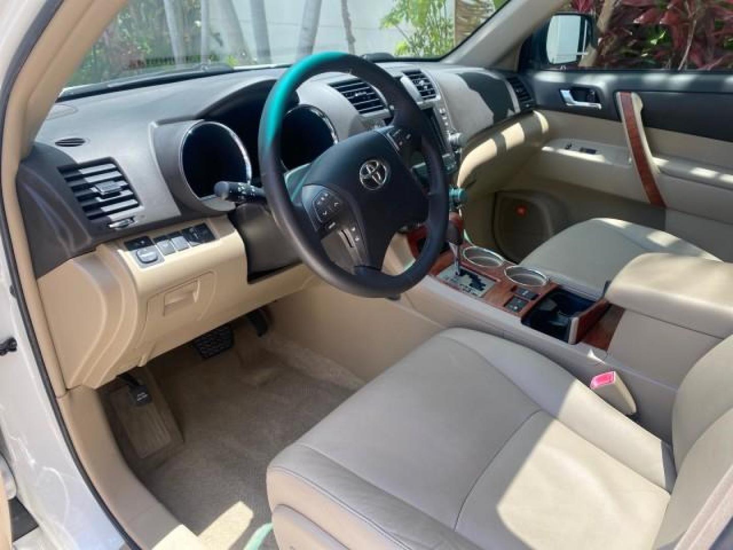 2009 Blizzard Pearl /Sand beige Toyota Highlander Limited 4WD 1 OWNER FLORIDA (JTEES42A192) with an 3.5L DOHC 24-Valve VVT-i V6 Engine engine, Automatic transmission, located at 4701 North Dixie Hwy, Pompano Beach, FL, 33064, (954) 422-2889, 26.240938, -80.123474 - OUR WEBPAGE FLORIDACARS1.COM HAS OVER 100 PHOTOS AND FREE CARFAX LINK 2009 TOYOTA HIGHLANDER LIMITED PEARL WHITE ALL ORIGINAL PAINT VIN: JTEES42A192148040 J T E E S 4 2 A 1 9 2 1 4 8 0 4 0 4 DOOR WAGON/SPORT UTILITY 3.5L V6 F DOHC 24V GASOLINE ALL WHEEL DRIVE Top Features 4WD/AWD Alloy Wheels Fold-A - Photo#38