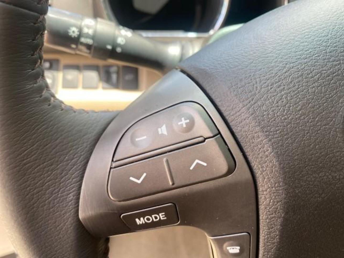 2009 Blizzard Pearl /Sand beige Toyota Highlander Limited 4WD 1 OWNER FLORIDA (JTEES42A192) with an 3.5L DOHC 24-Valve VVT-i V6 Engine engine, Automatic transmission, located at 4701 North Dixie Hwy, Pompano Beach, FL, 33064, (954) 422-2889, 26.240938, -80.123474 - OUR WEBPAGE FLORIDACARS1.COM HAS OVER 100 PHOTOS AND FREE CARFAX LINK 2009 TOYOTA HIGHLANDER LIMITED PEARL WHITE ALL ORIGINAL PAINT VIN: JTEES42A192148040 J T E E S 4 2 A 1 9 2 1 4 8 0 4 0 4 DOOR WAGON/SPORT UTILITY 3.5L V6 F DOHC 24V GASOLINE ALL WHEEL DRIVE Top Features 4WD/AWD Alloy Wheels Fold-A - Photo#40